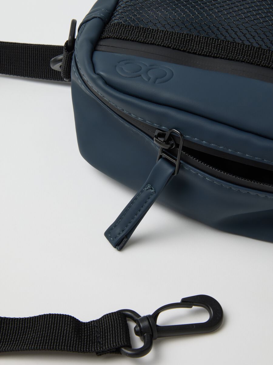 Borsa a tracolla blu con tasca a rete_2