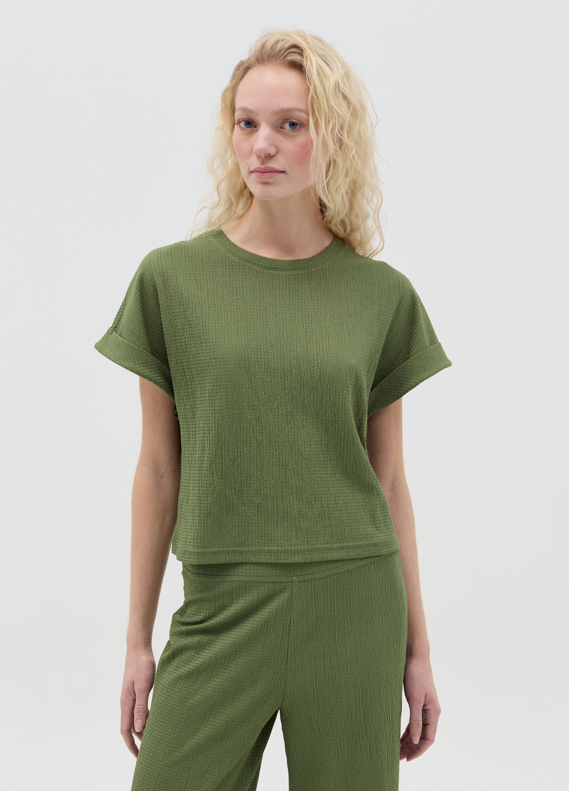 Green short-sleeved T-shirt with waffle weave