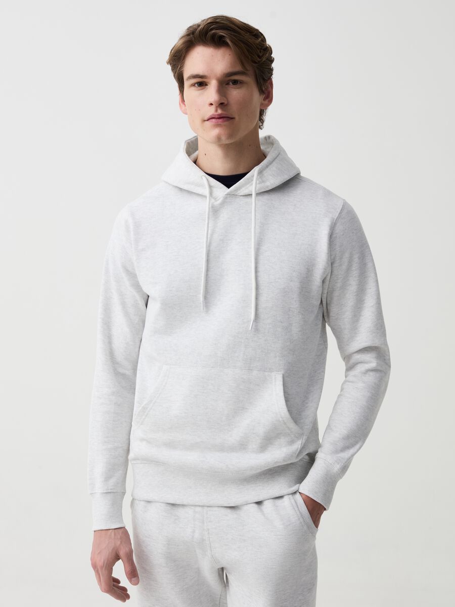 Sweatshirt with hood and pocket_0