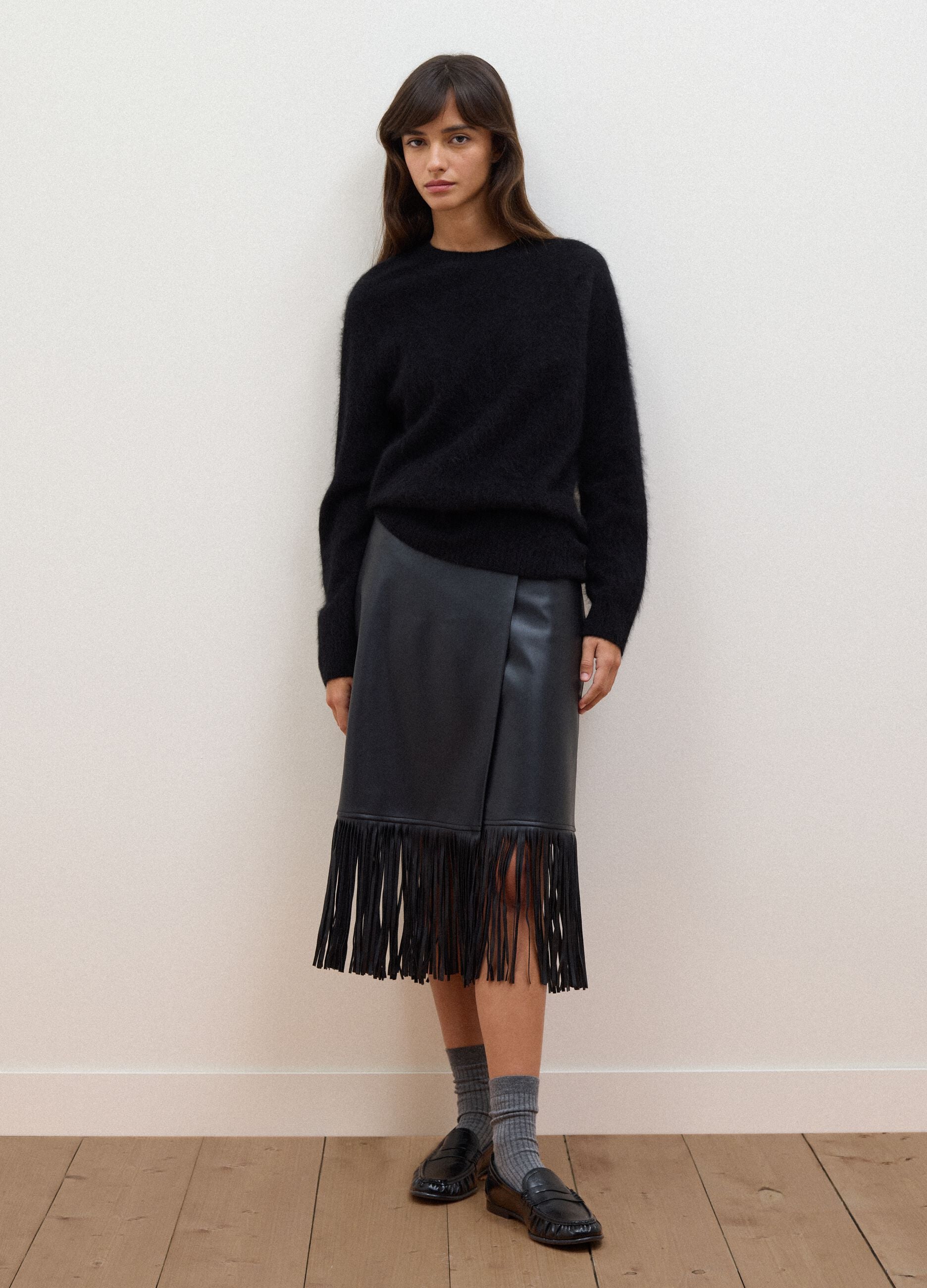 Maglia girocollo nera in misto lana e cashmere over fit