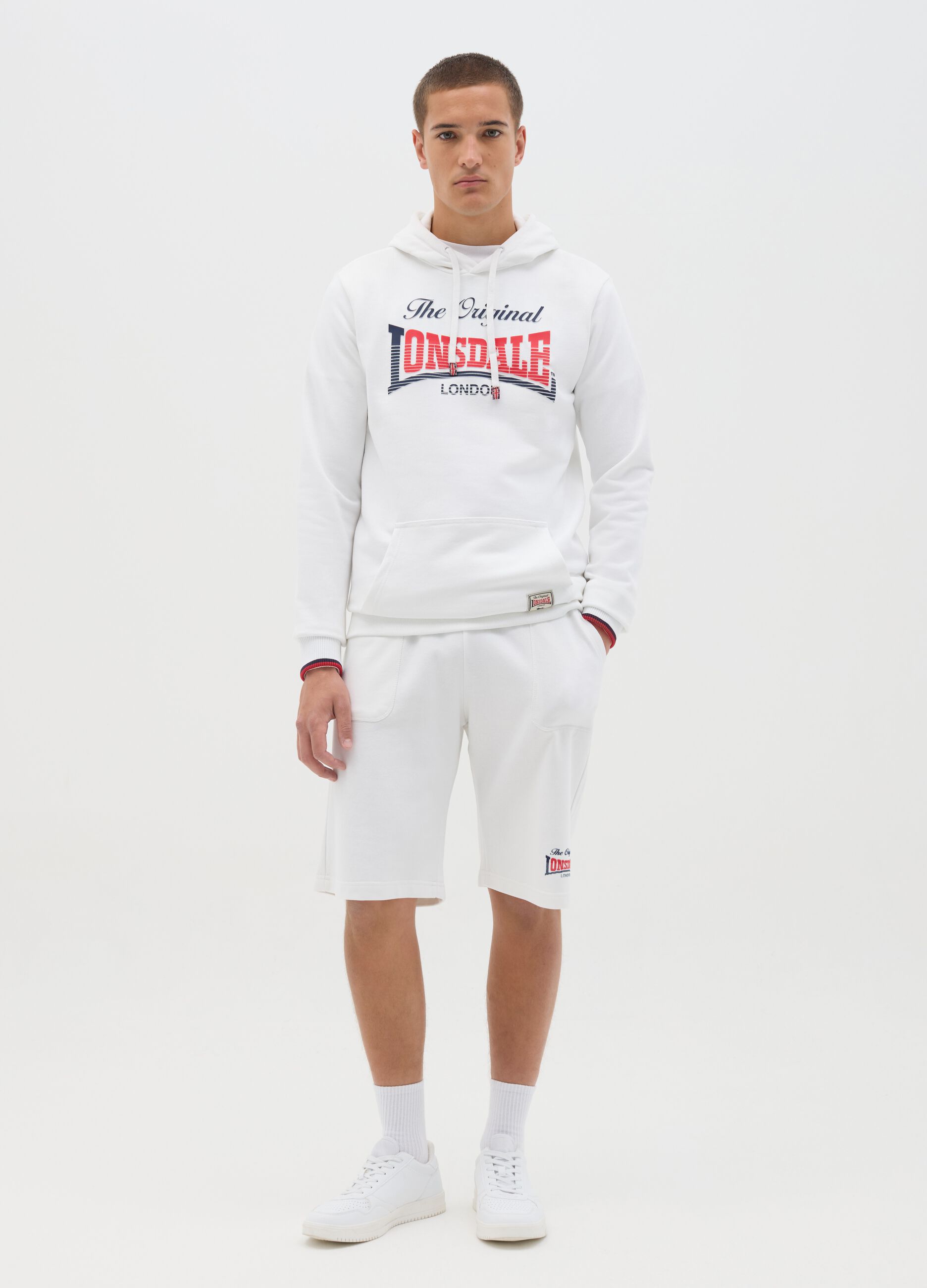 White Bermuda joggers with logo print
