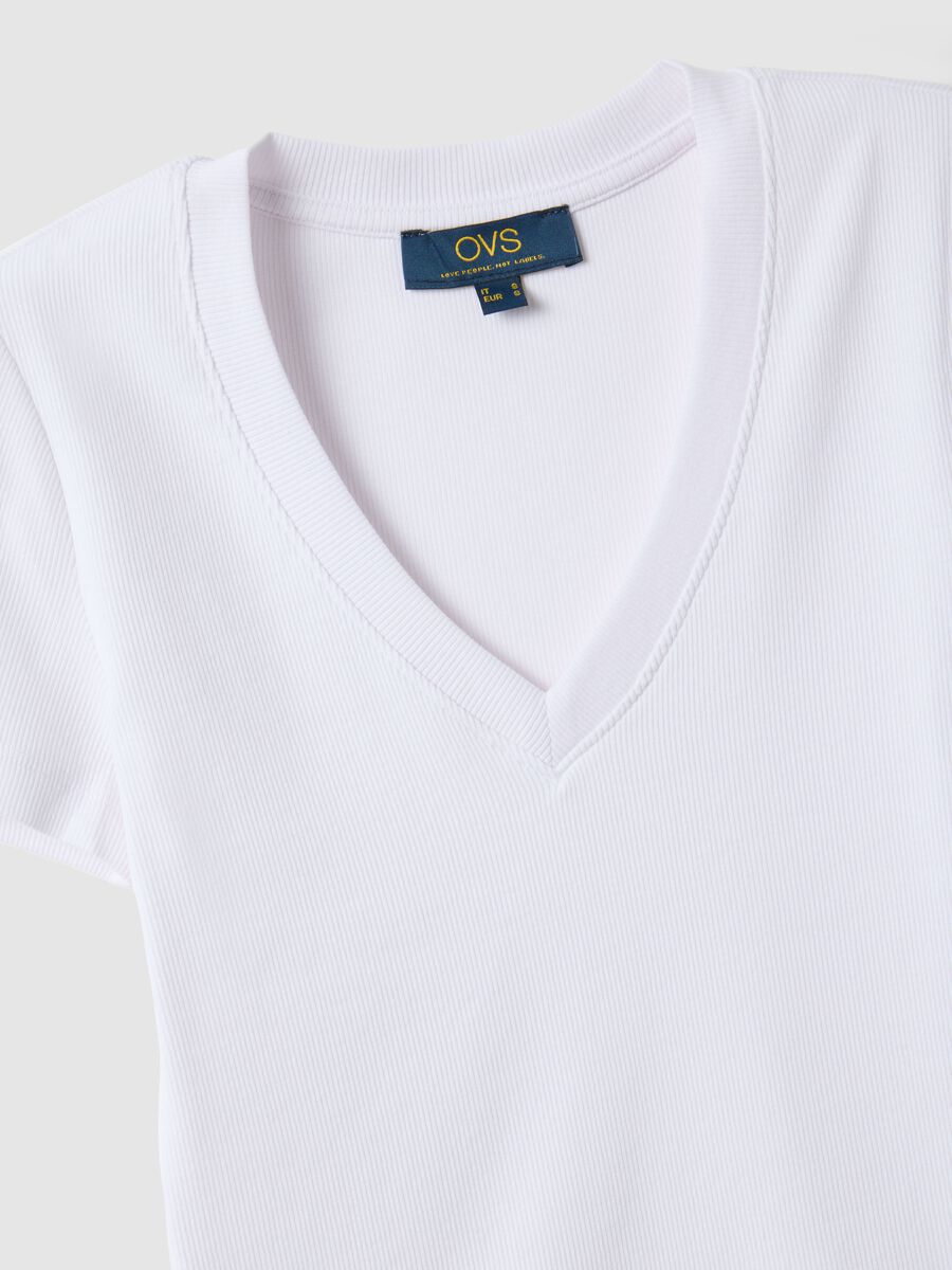 T-shirt in cotone elasticizzato bianca regular fit deep V_1