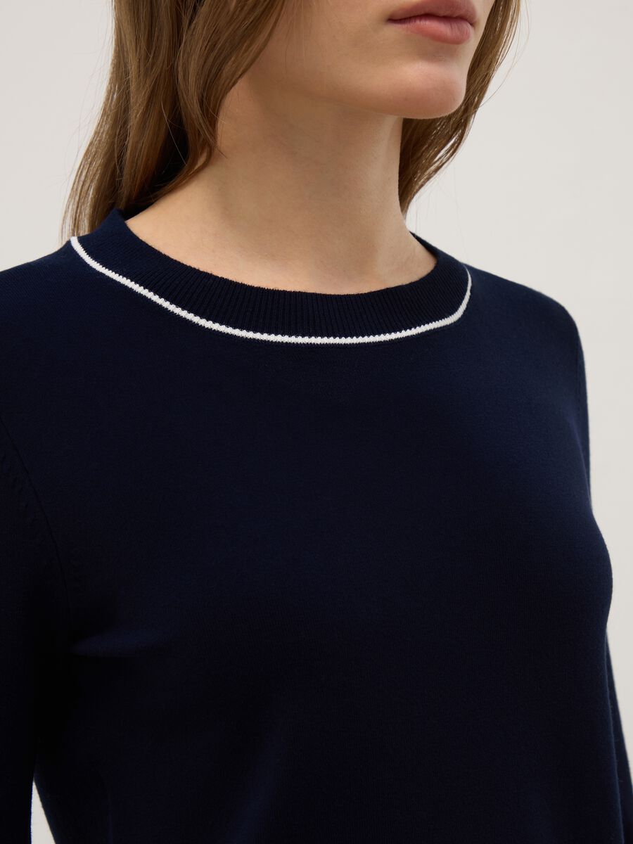Regular fit blue crew neck jumper with contrast details_3