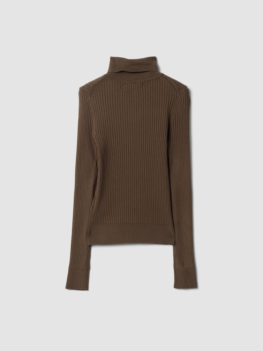 Maglia marrone in misto viscosa a costine dolcevita_2