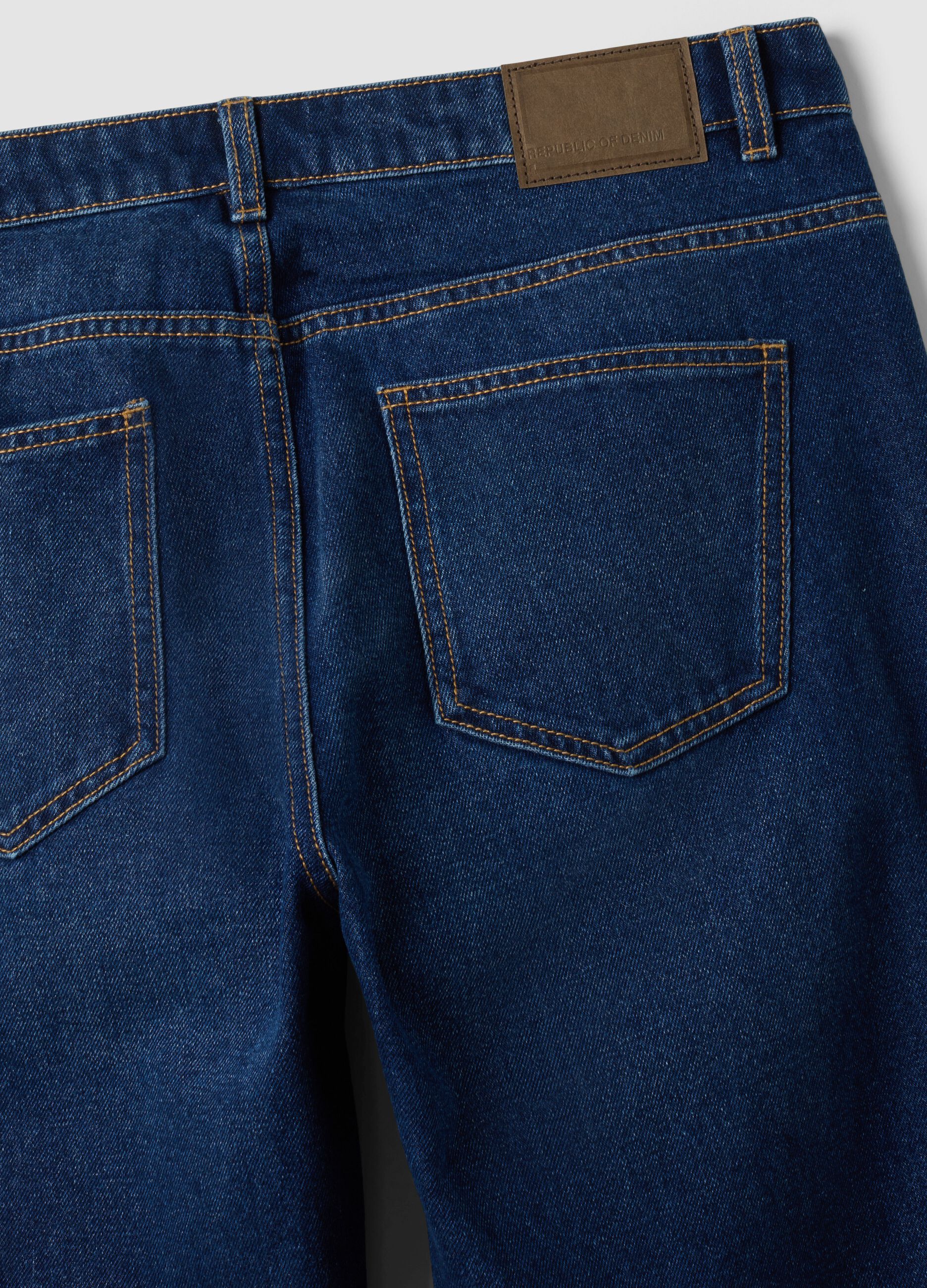 Dark blue slim-fit jeans in a cotton-viscose blend