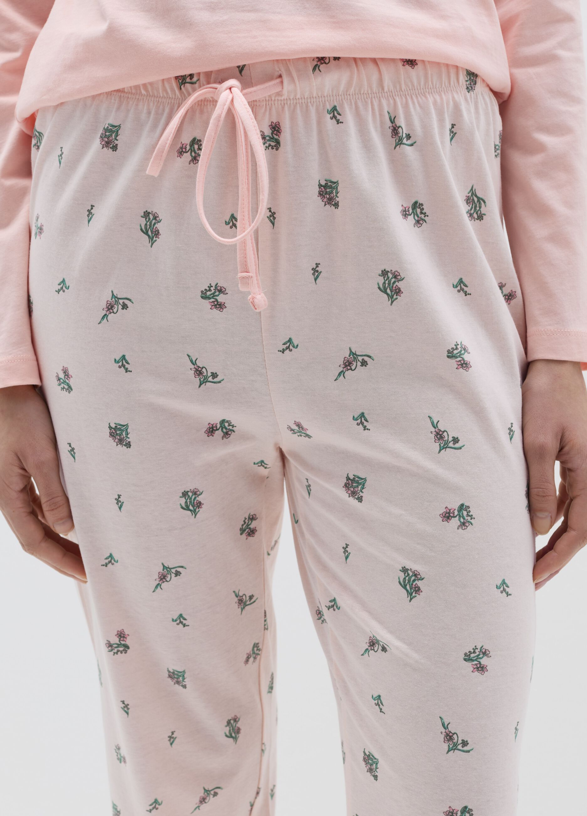 Long pyjamas with small flowers print