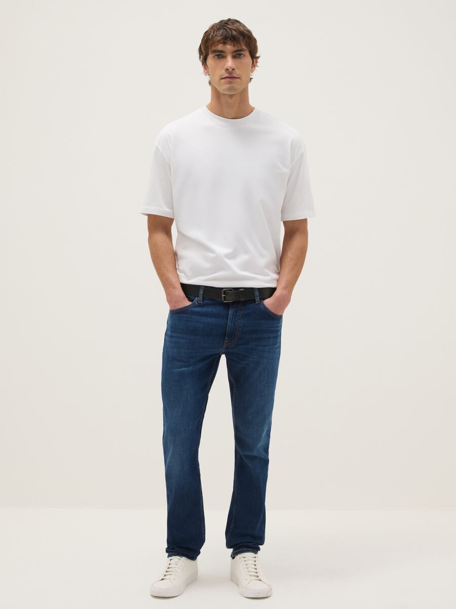 Jeans in cotone elasticizzato blu slim fit con cinque tasche_0
