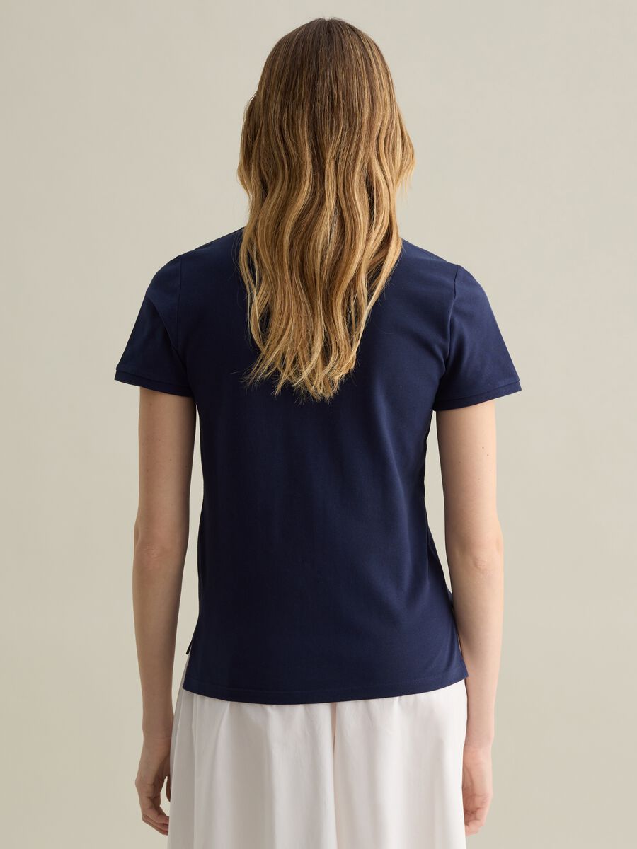 Blue short-sleeved polo shirt in piquet_3