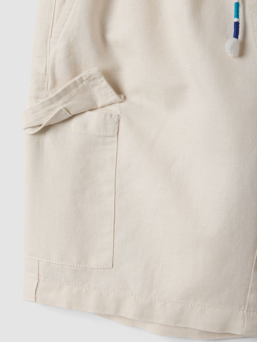 White linen-cotton blend shorts with elasticated waist, regular fit_3