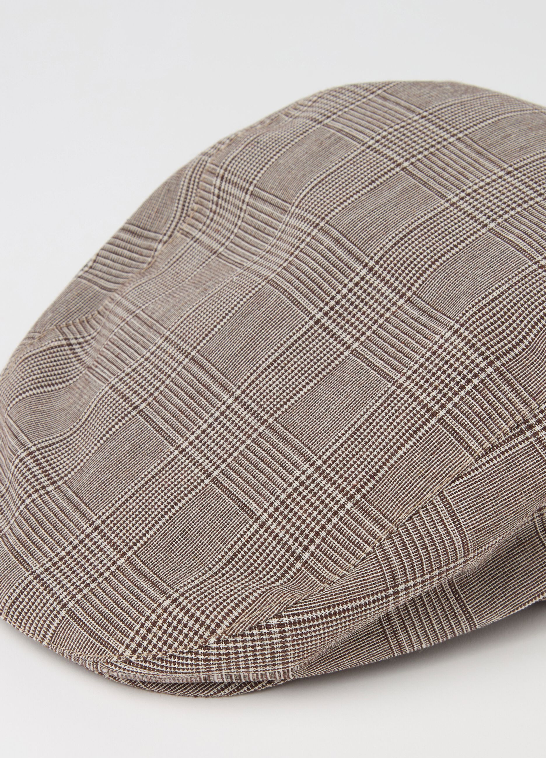 Flat cap with check pattern