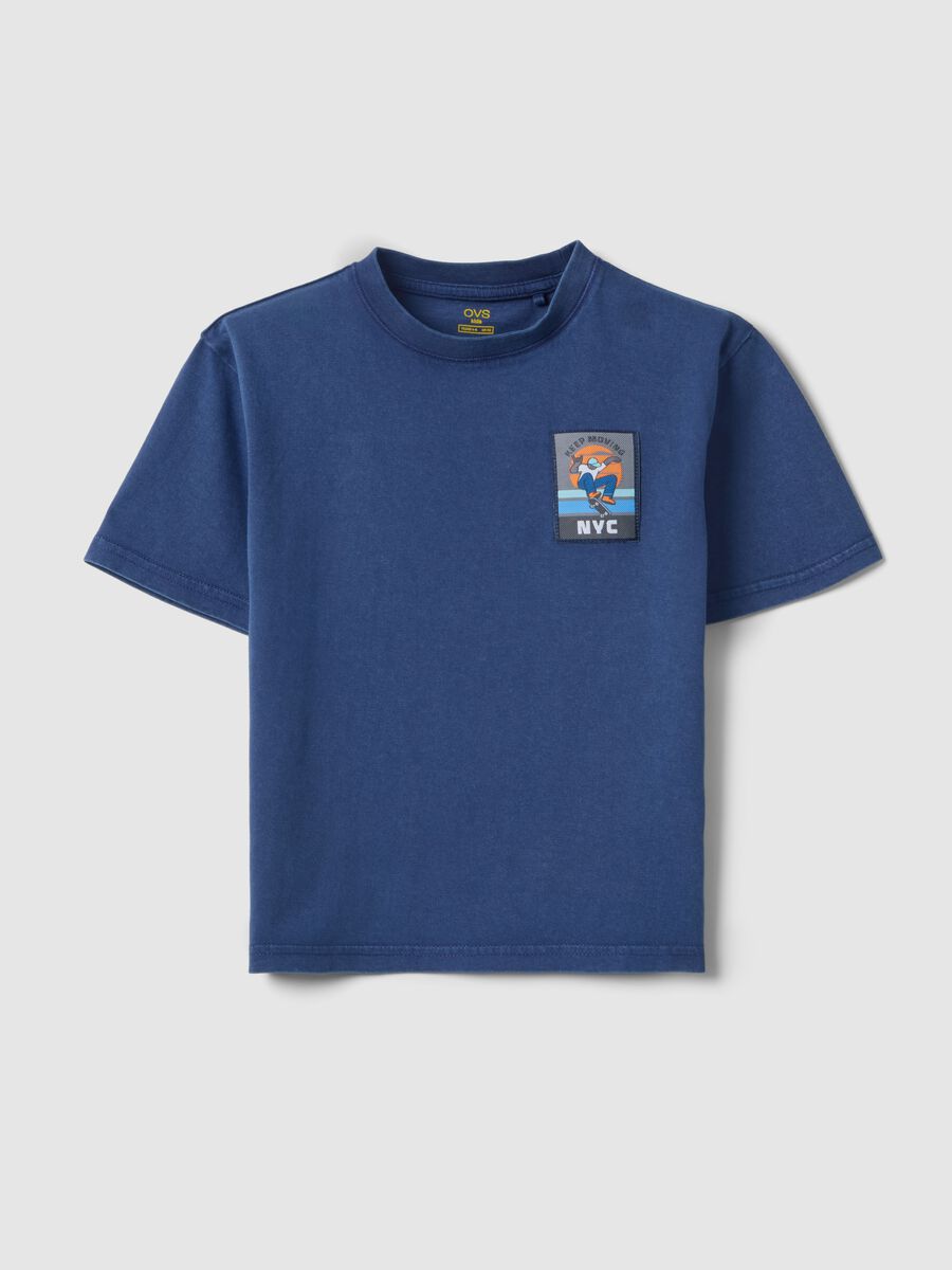 T-shirt in puro cotone blu da bambino regular fit con patch_0