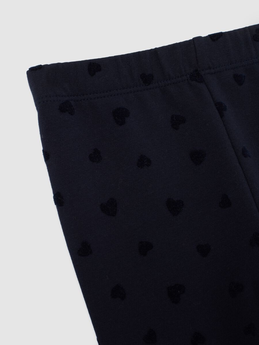 Blue cotton stretch baby girl's leggings with heart prints_2