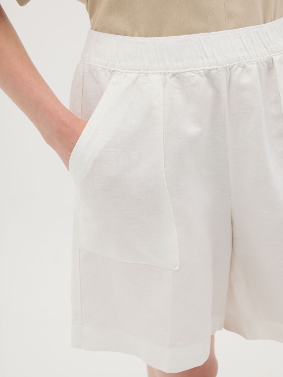 Women's white linen-blend shorts regular fit_2
