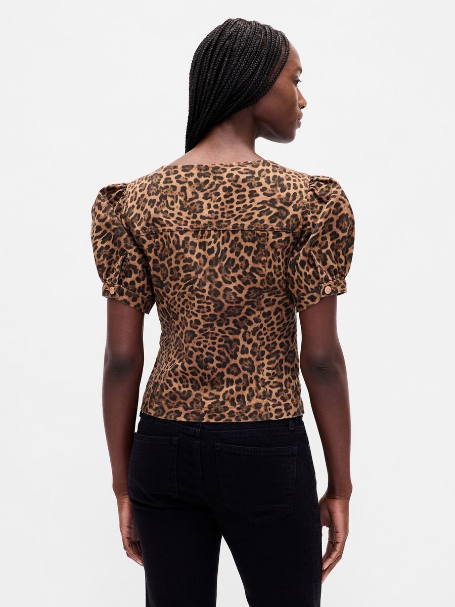 Camicia marrone con stampa leopardata a maniche corte_1