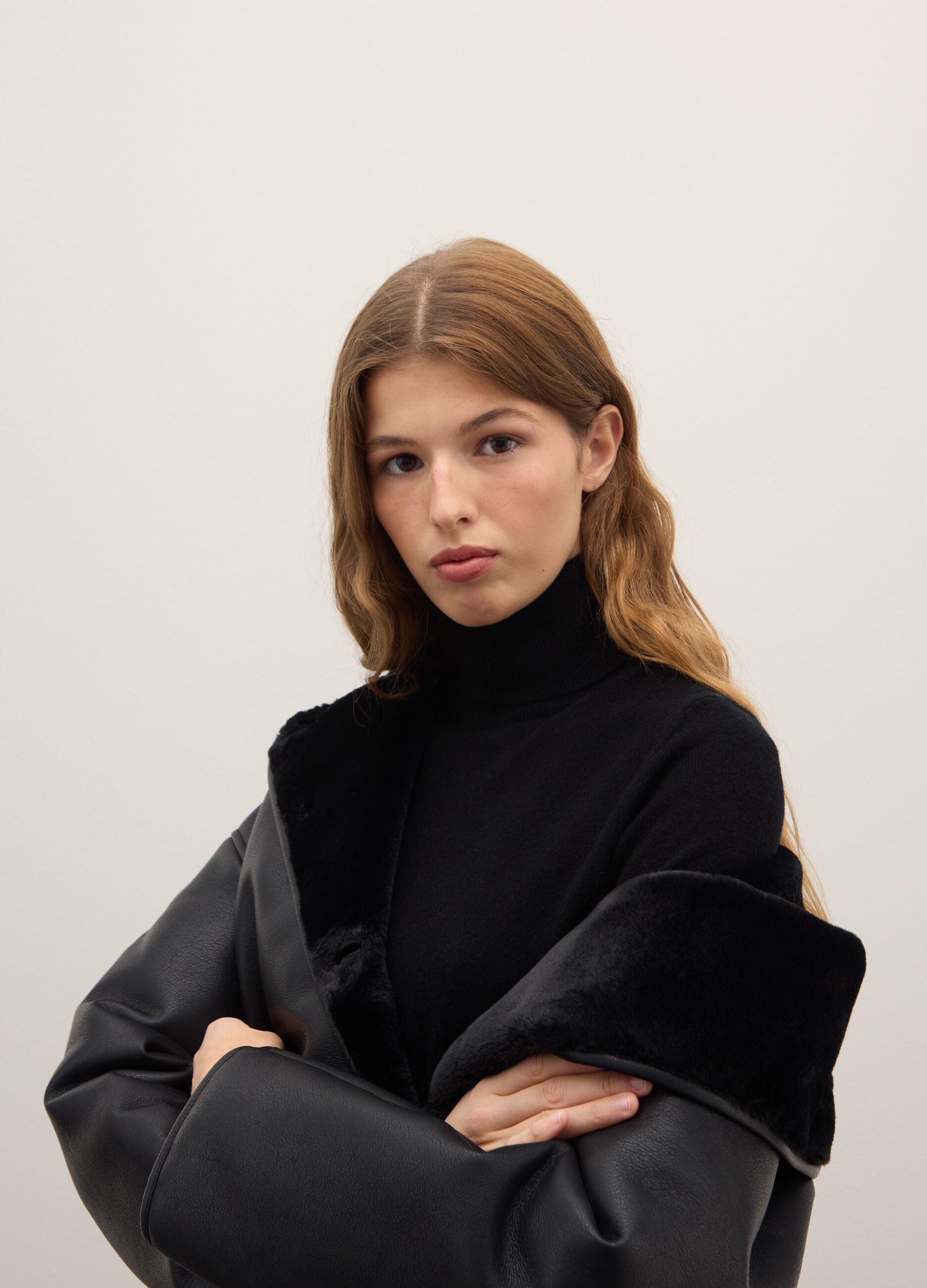 Maglione in pura lana nero regular fit a collo alto