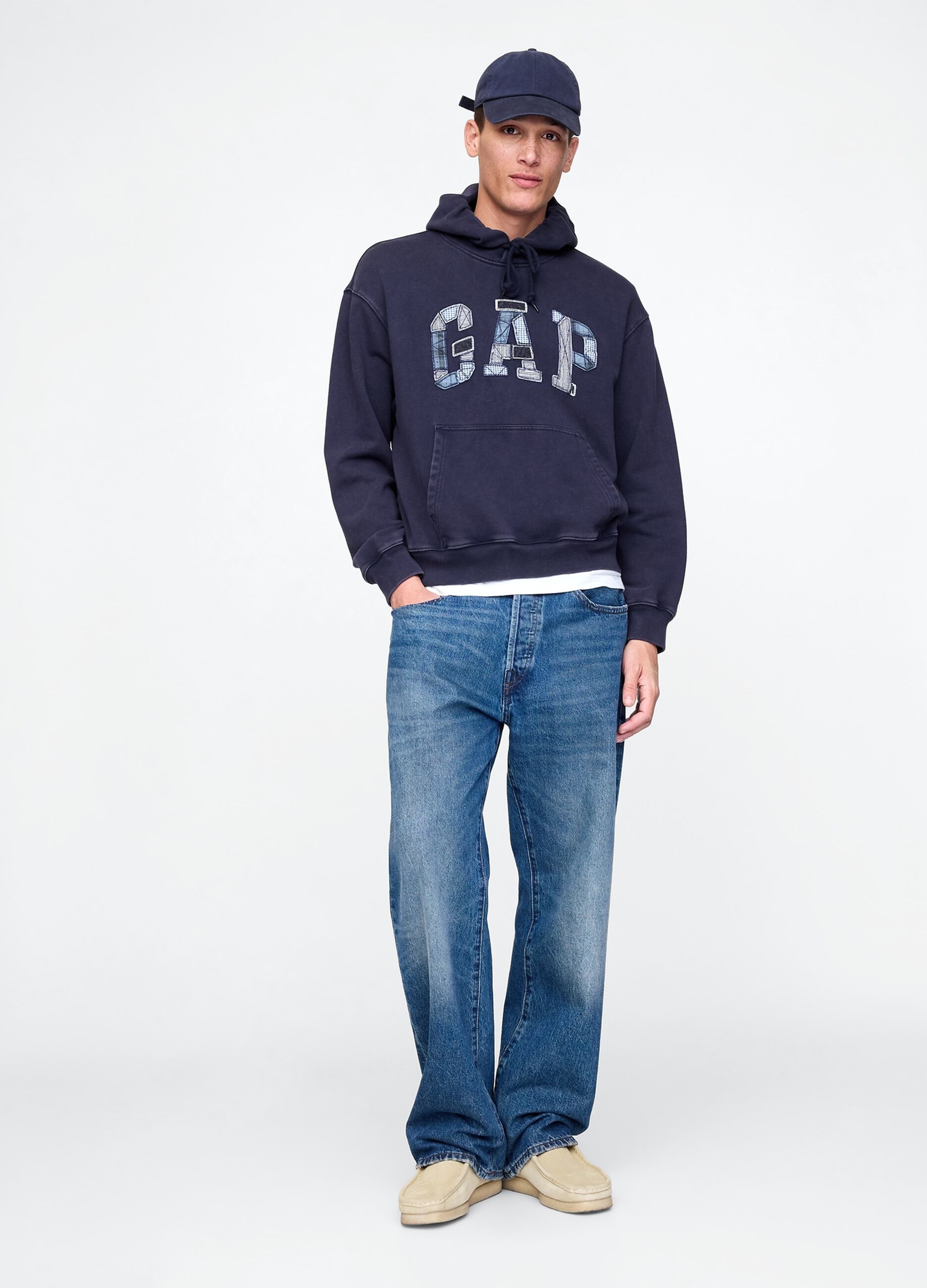 Sweatshirt with hood and logo patch