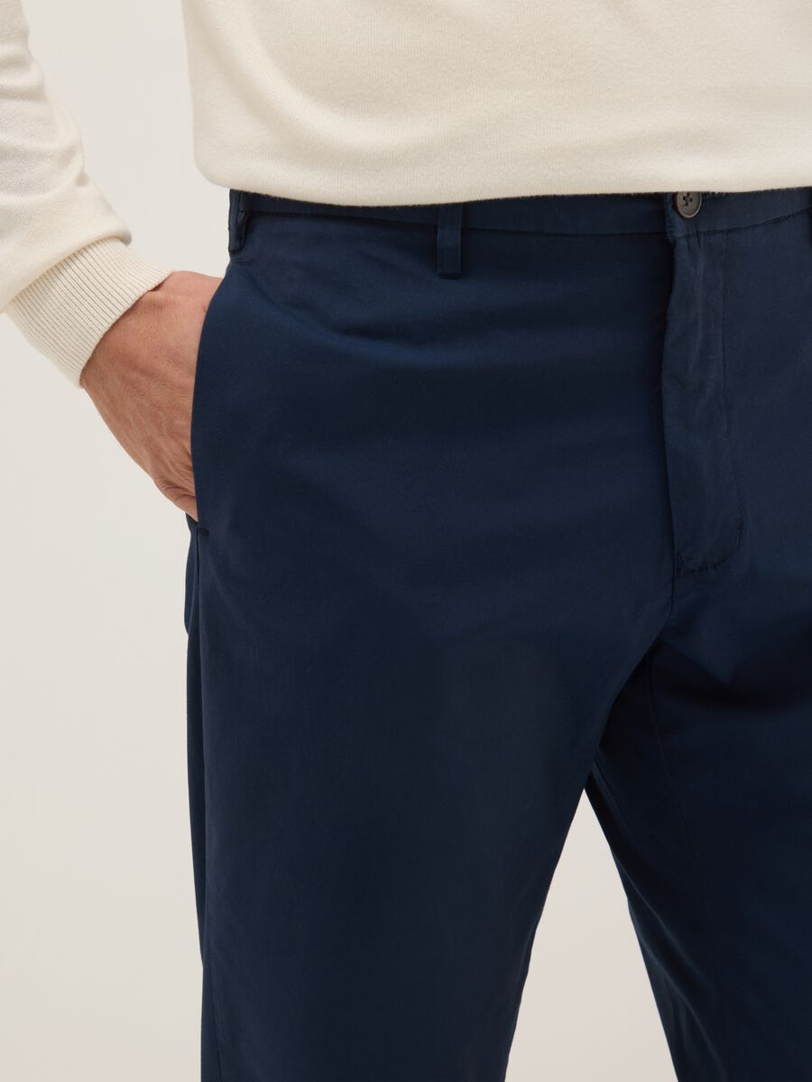 Pantaloni chino in cotone elasticizzato blu regular fit_3