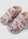 Pantofole rosa a stivaletto con fantasia floreale_1