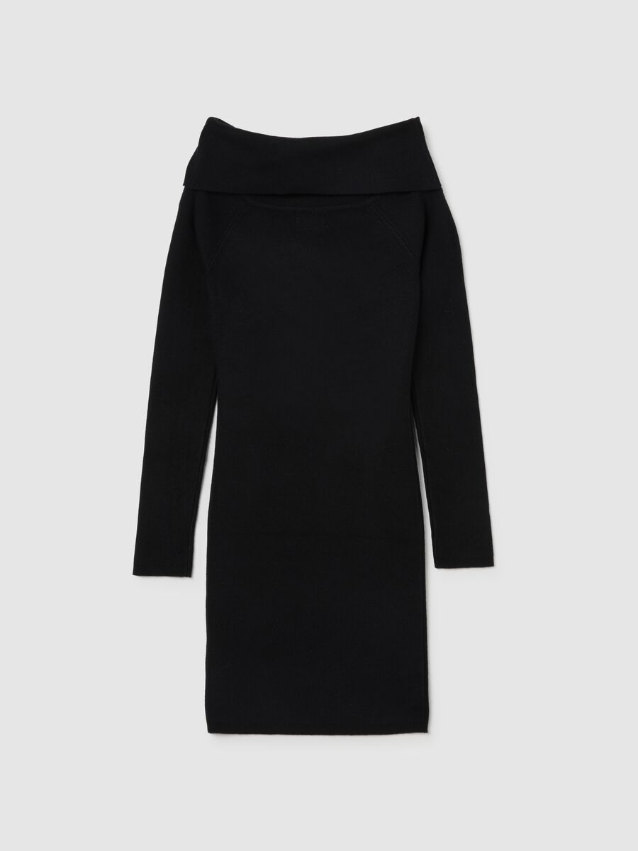 Black girl's dress with shawl collar and fitted silhouette_4