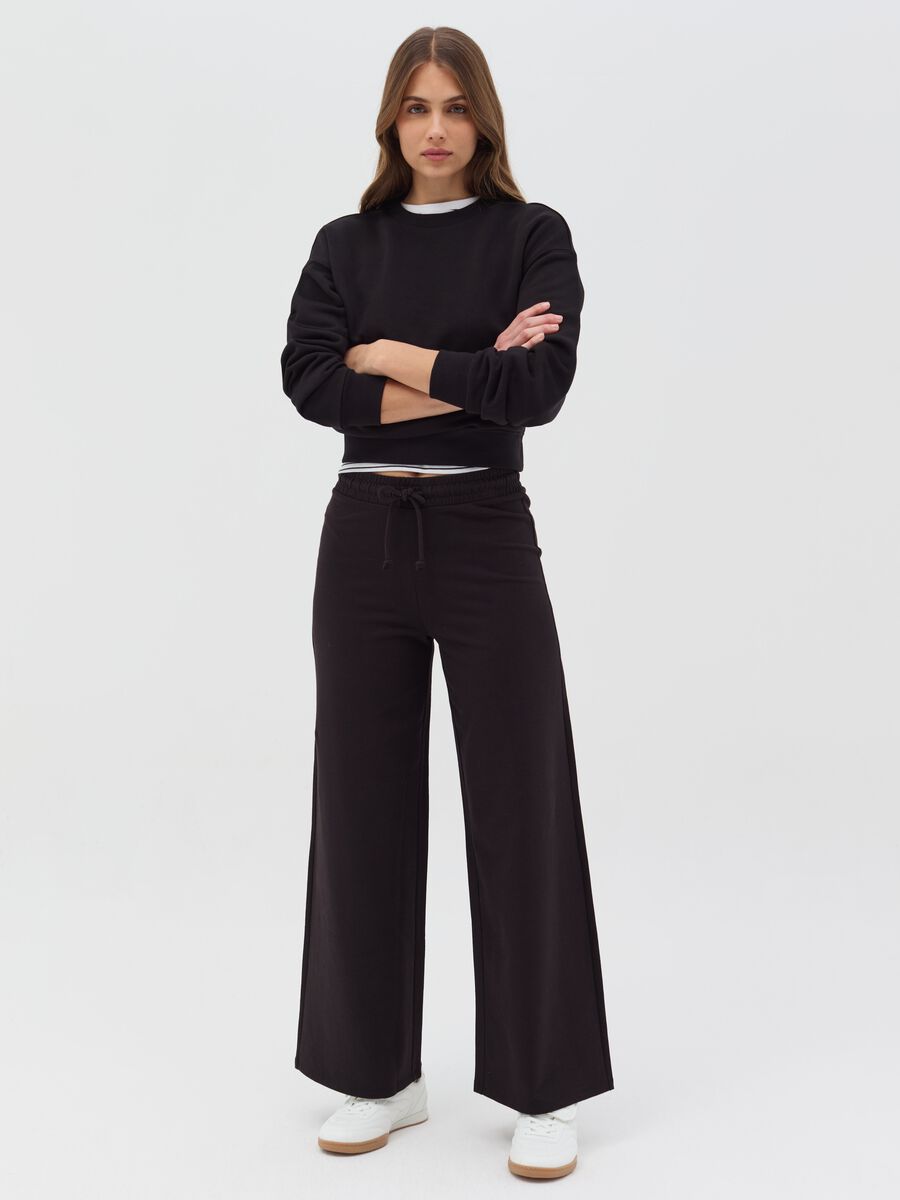 Essential sweatshirt with round neck_1