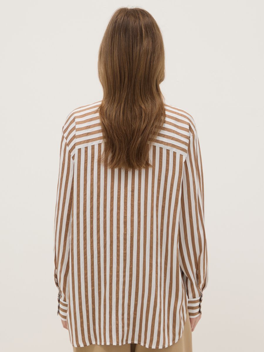 Multi-colour striped regular fit shirt with classic collar and buttons_2