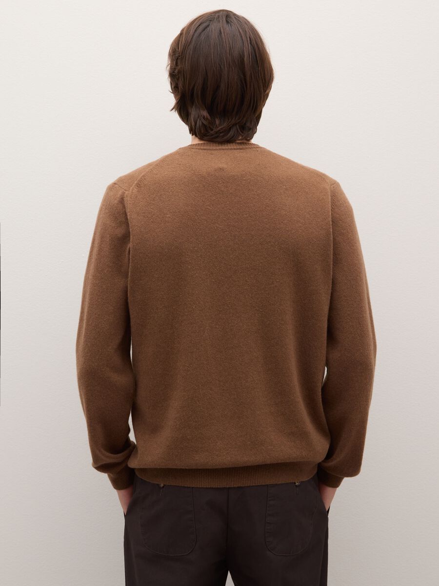 Brown crew neck pullover in pure lambswool regular fit_2
