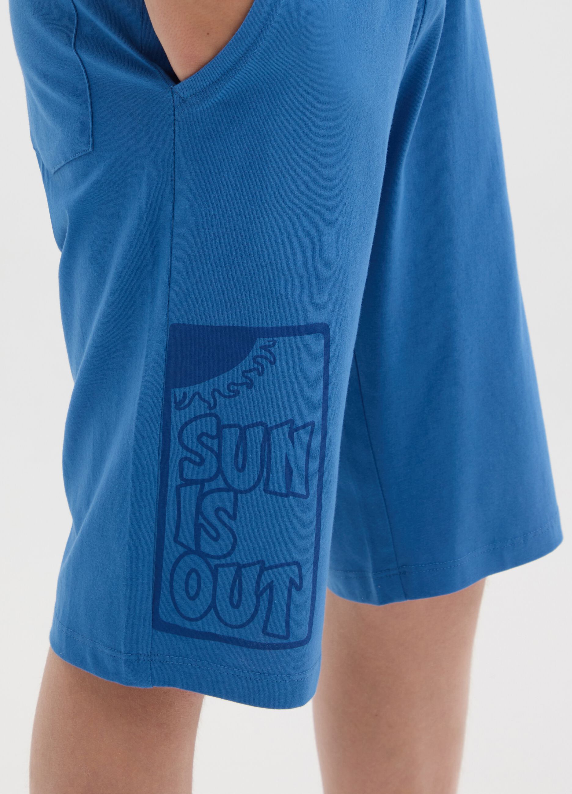 Boy's blue pure cotton regular fit bermuda shorts