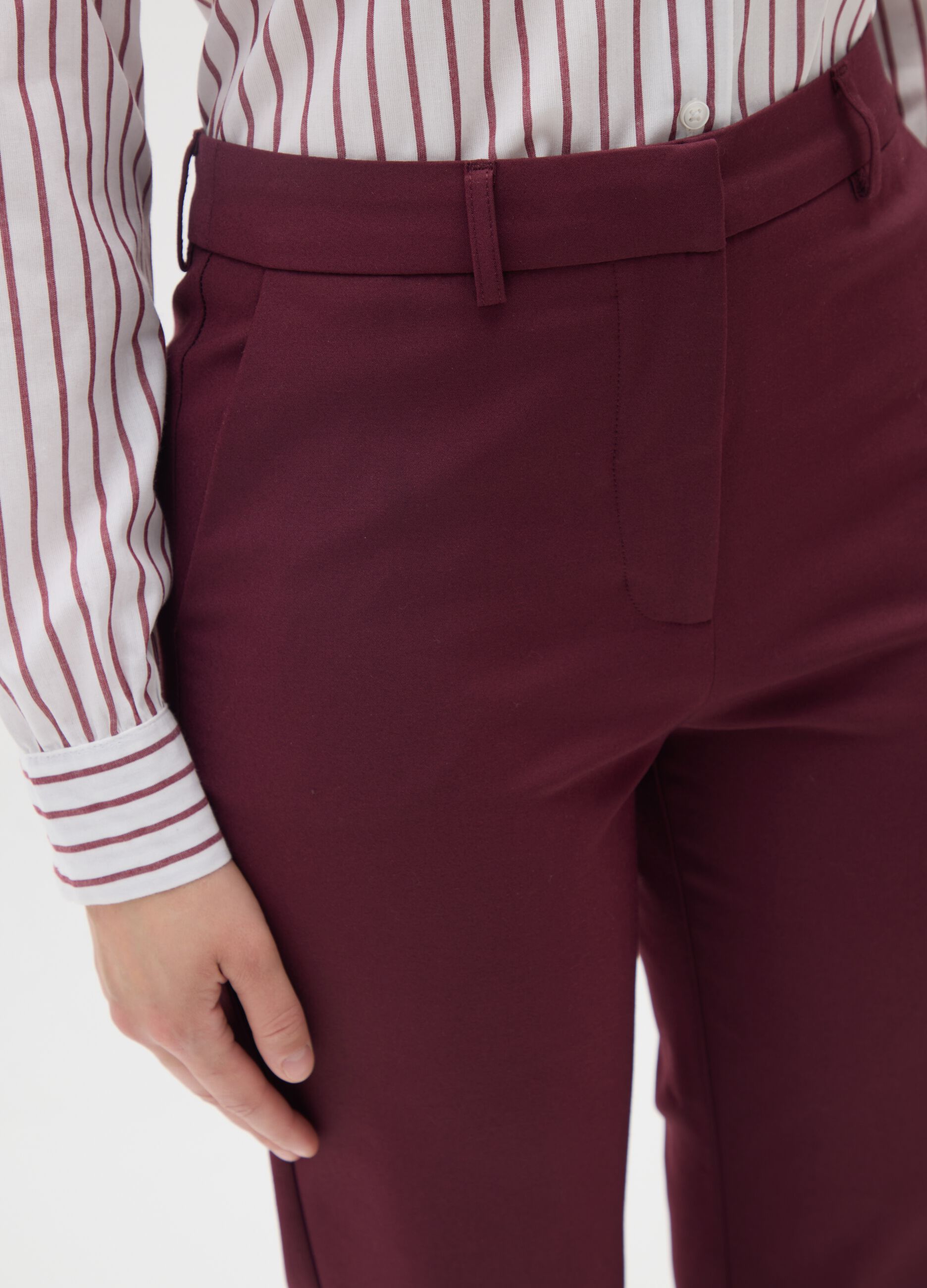 Slim violet trousers in stretchy fabric