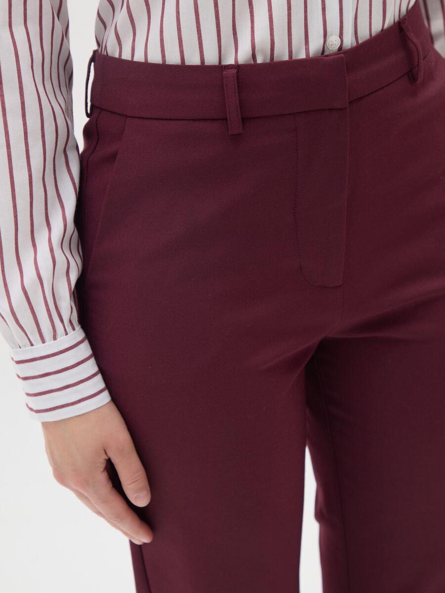 Slim violet trousers in stretchy fabric_3
