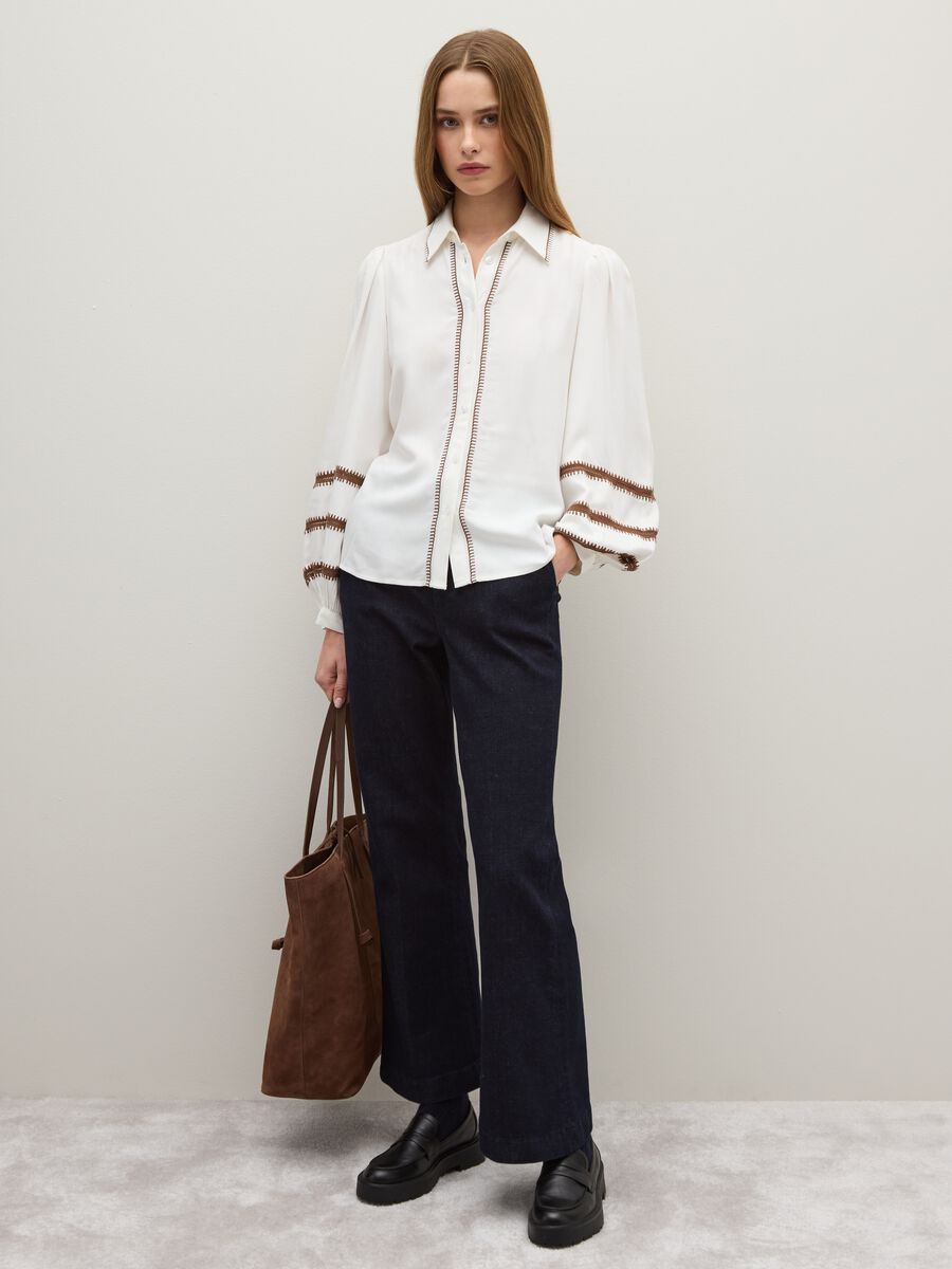 White regular fit shirt with embroidered details_2