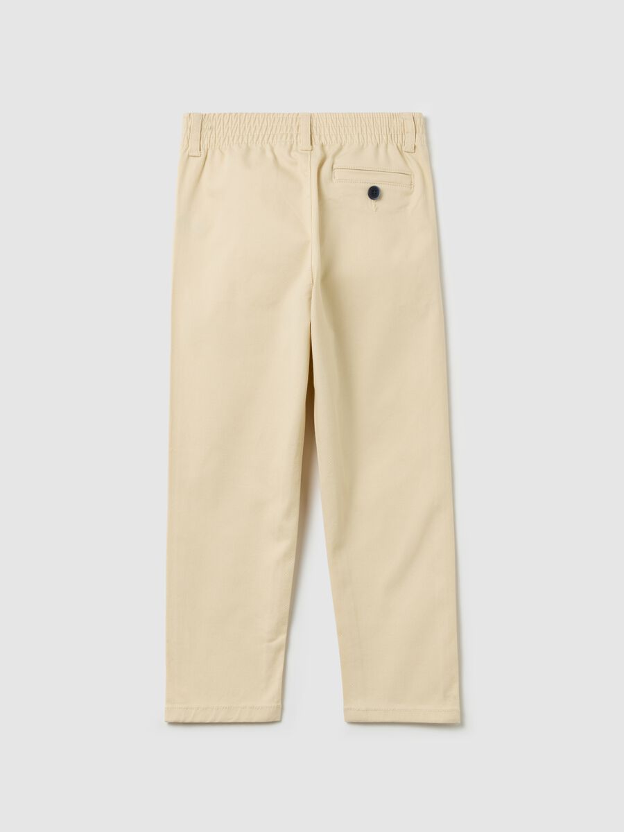 Chino trousers with pockets_1
