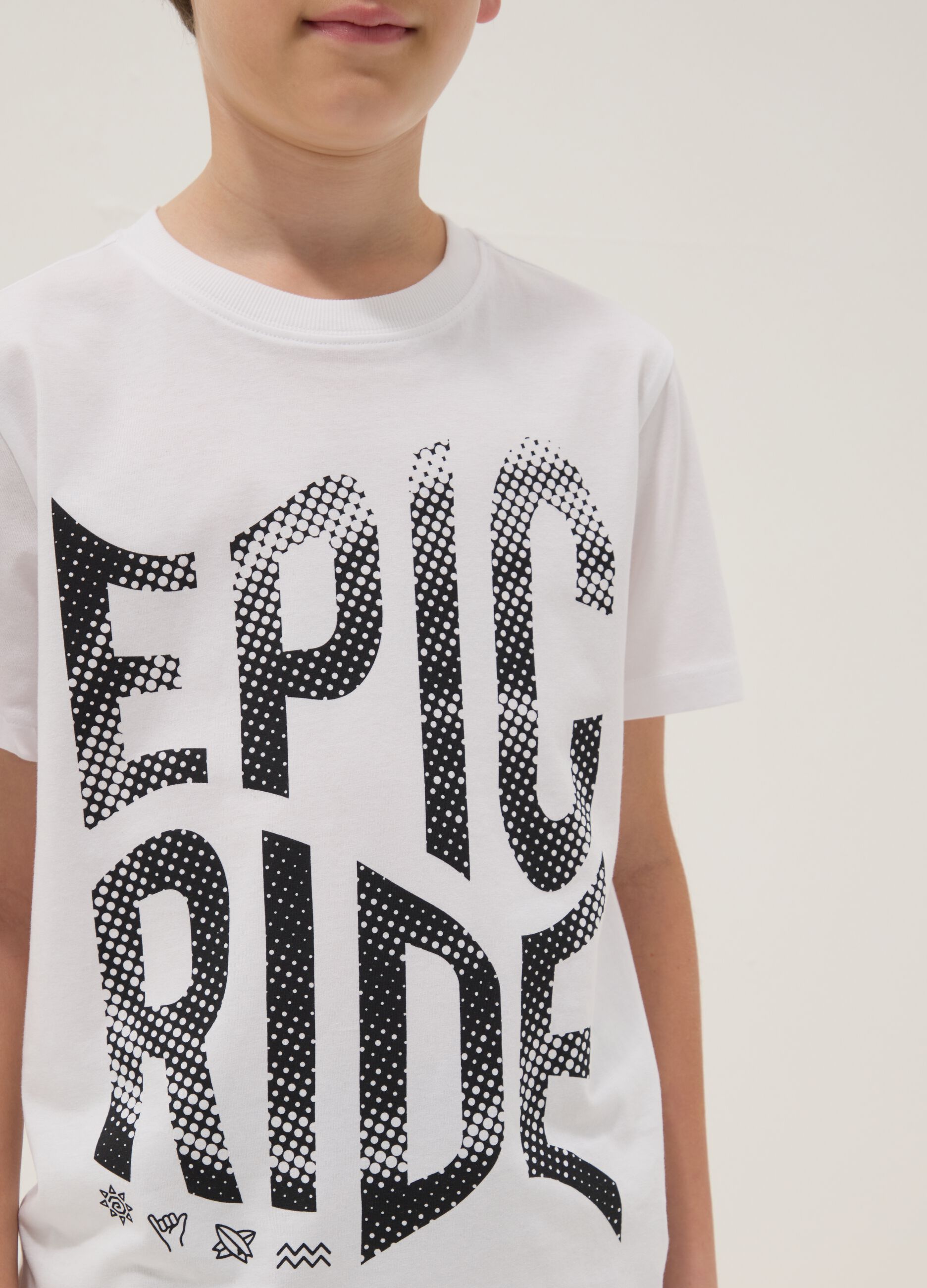 White short-sleeve organic cotton T-shirt