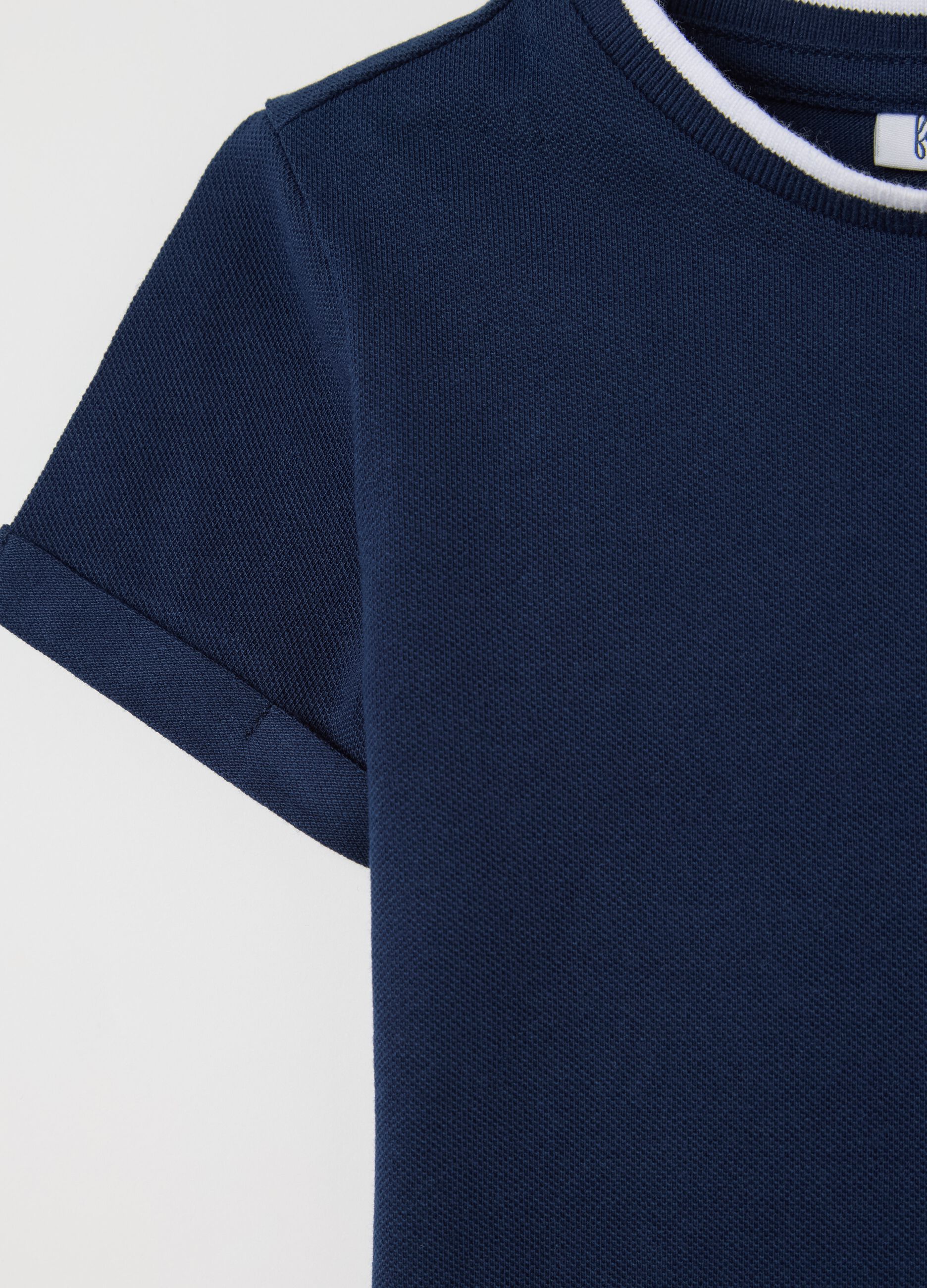 Blue T-shirt in organic cotton with welt pocket
