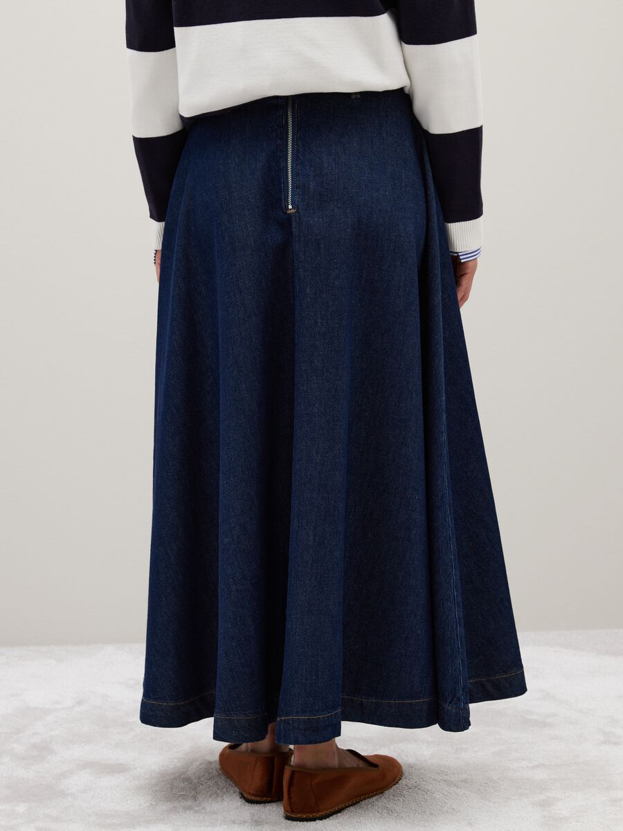 Long denim skirt in blue_2