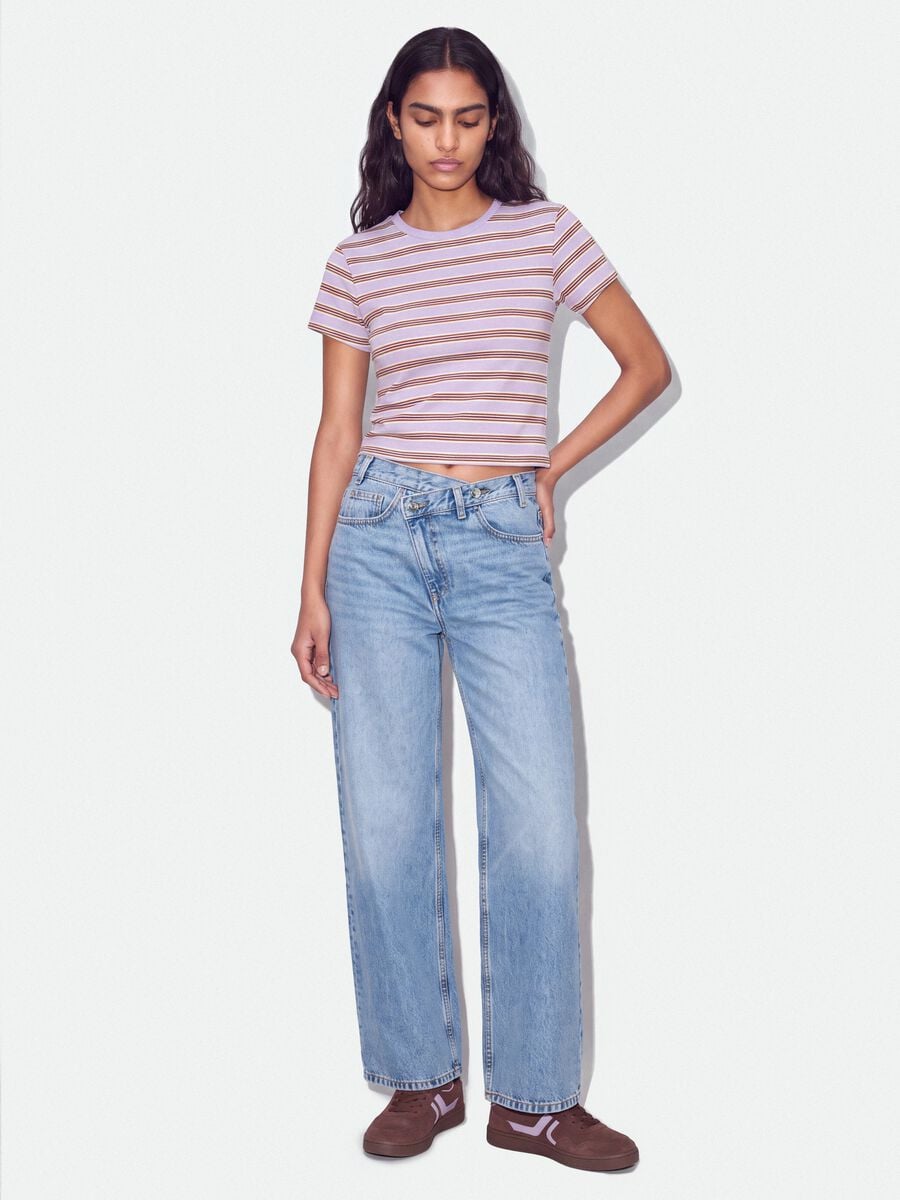 T-shirt crop viola in puro cotone a righe con stampa_1