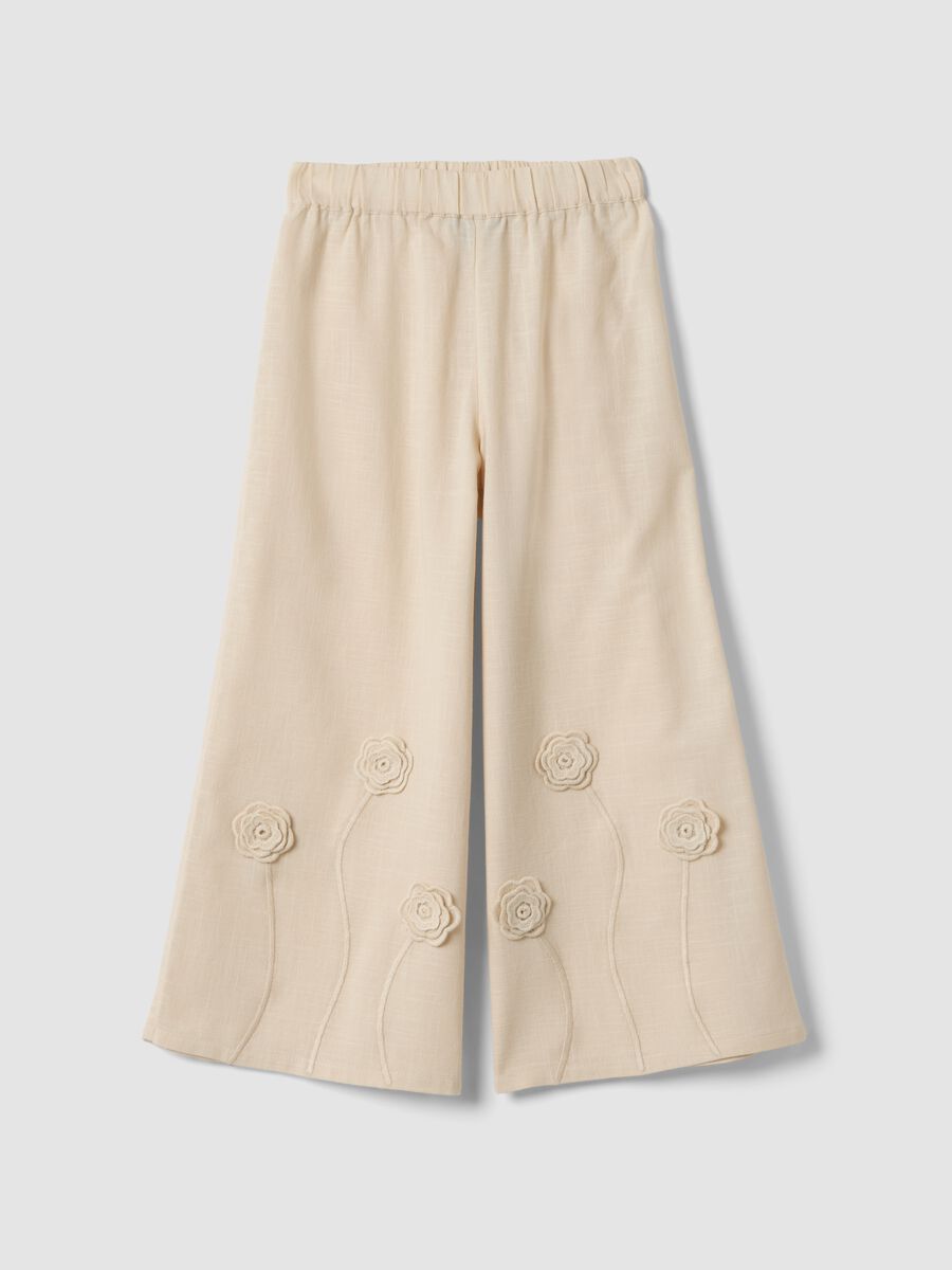 Pantaloni in puro cotone beige da bambina wide leg con ricami floreali_0