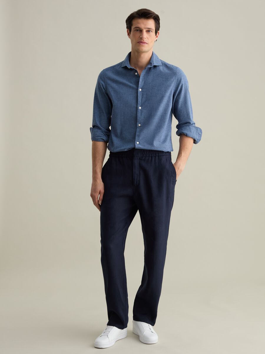 Contemporary trousers in linen_0