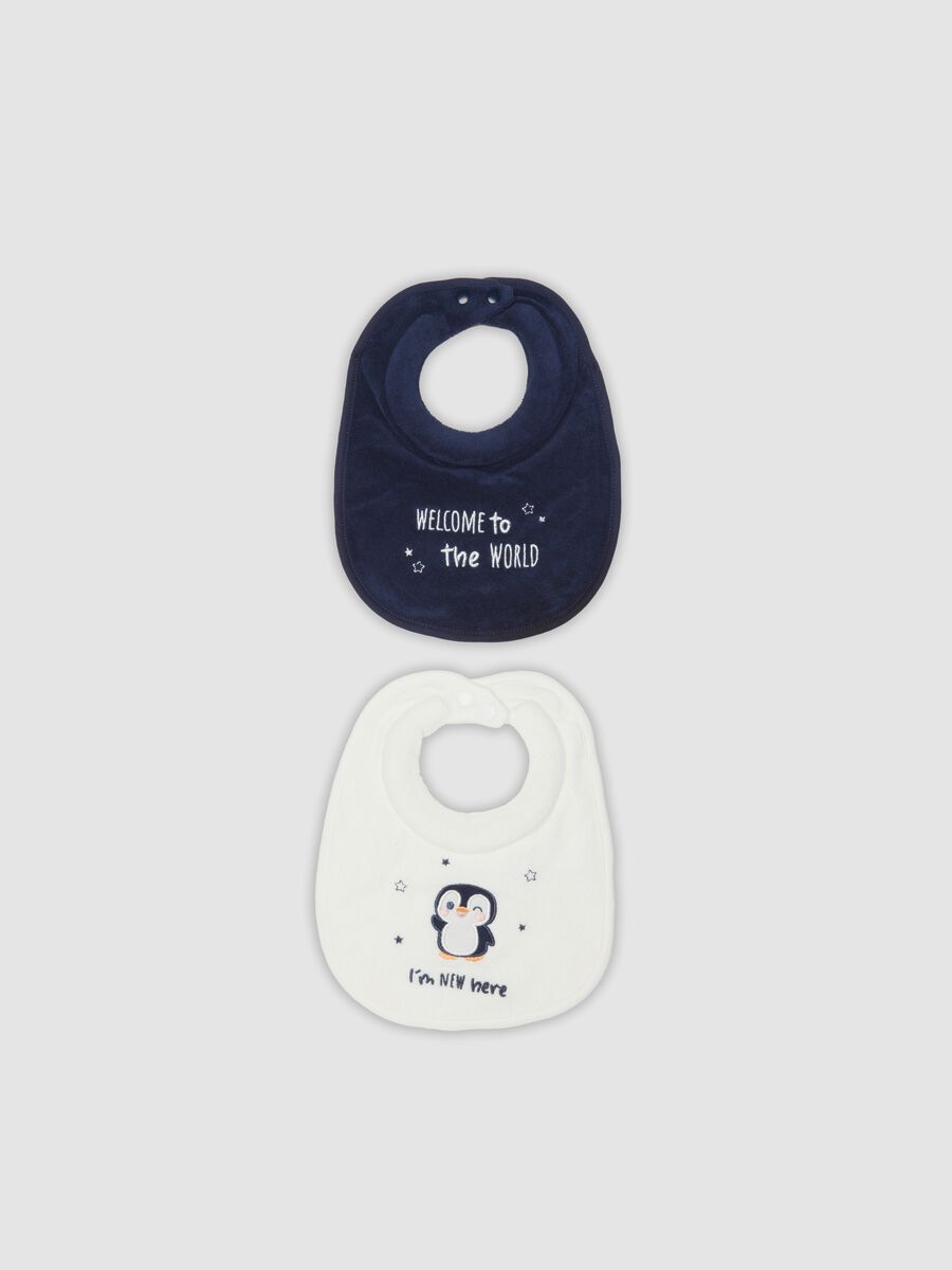 2-pack blue and white organic cotton-blend bibs with embroidery_0