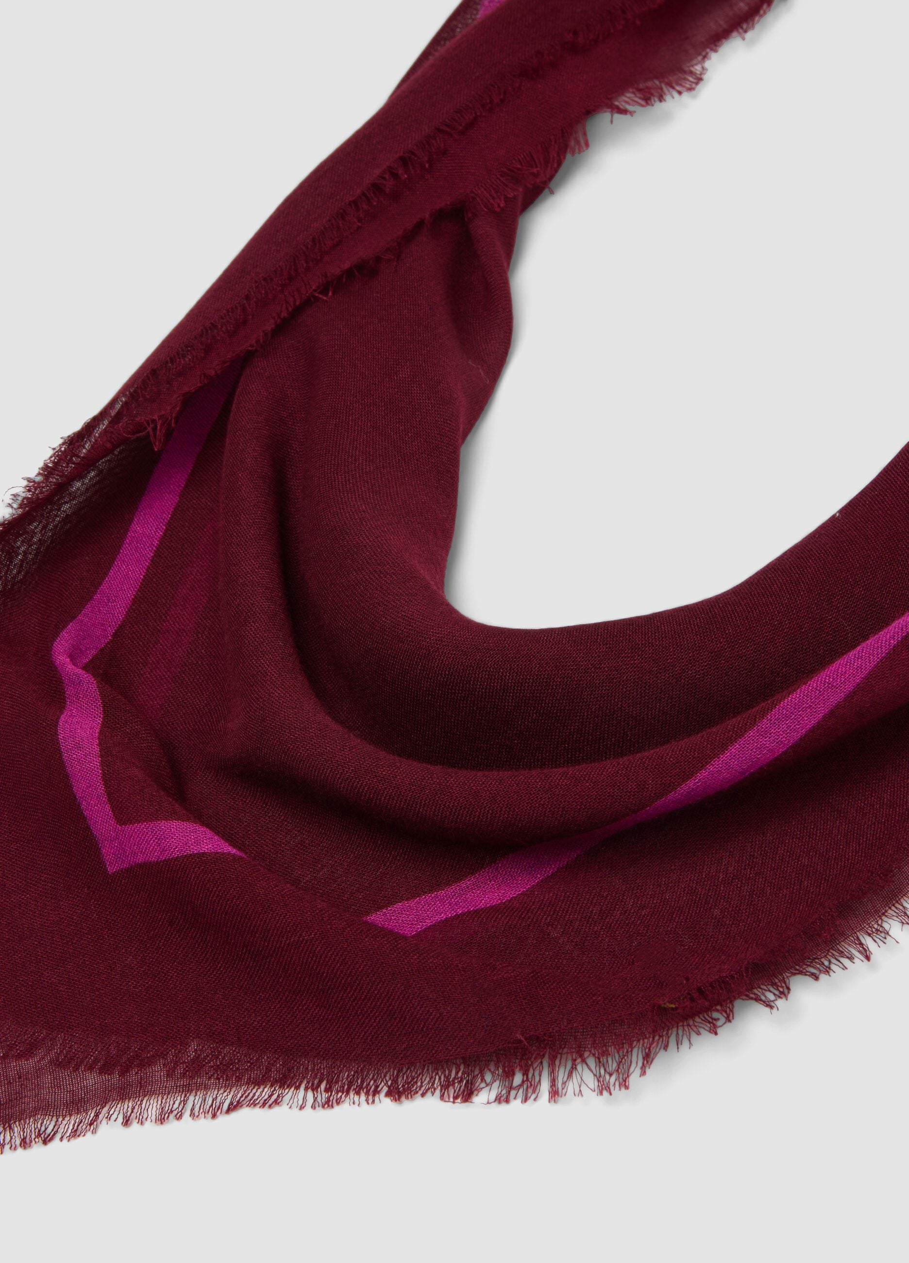 Purple viscose and wool-blend scarf with fringed edges