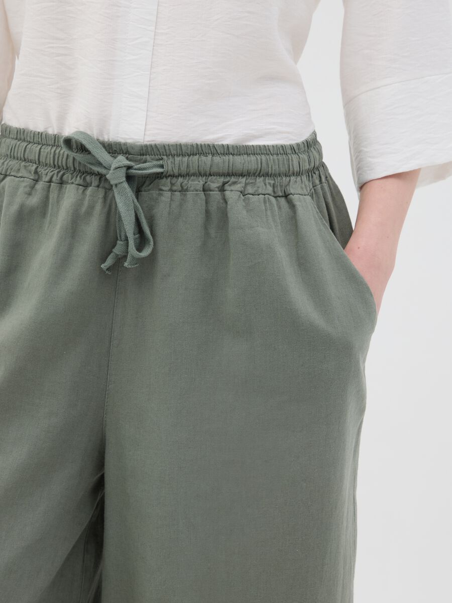 Women's green regular fit palazzo trousers in cotton and linen blend_3