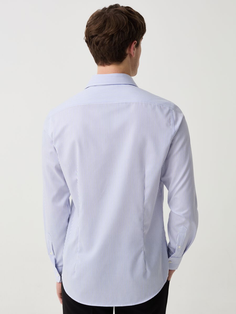 Slim-fit shirt in no-iron cotton with slim stripes_2