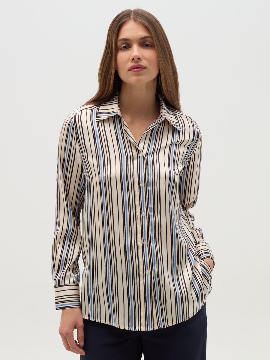Satin shirt with side splits_0