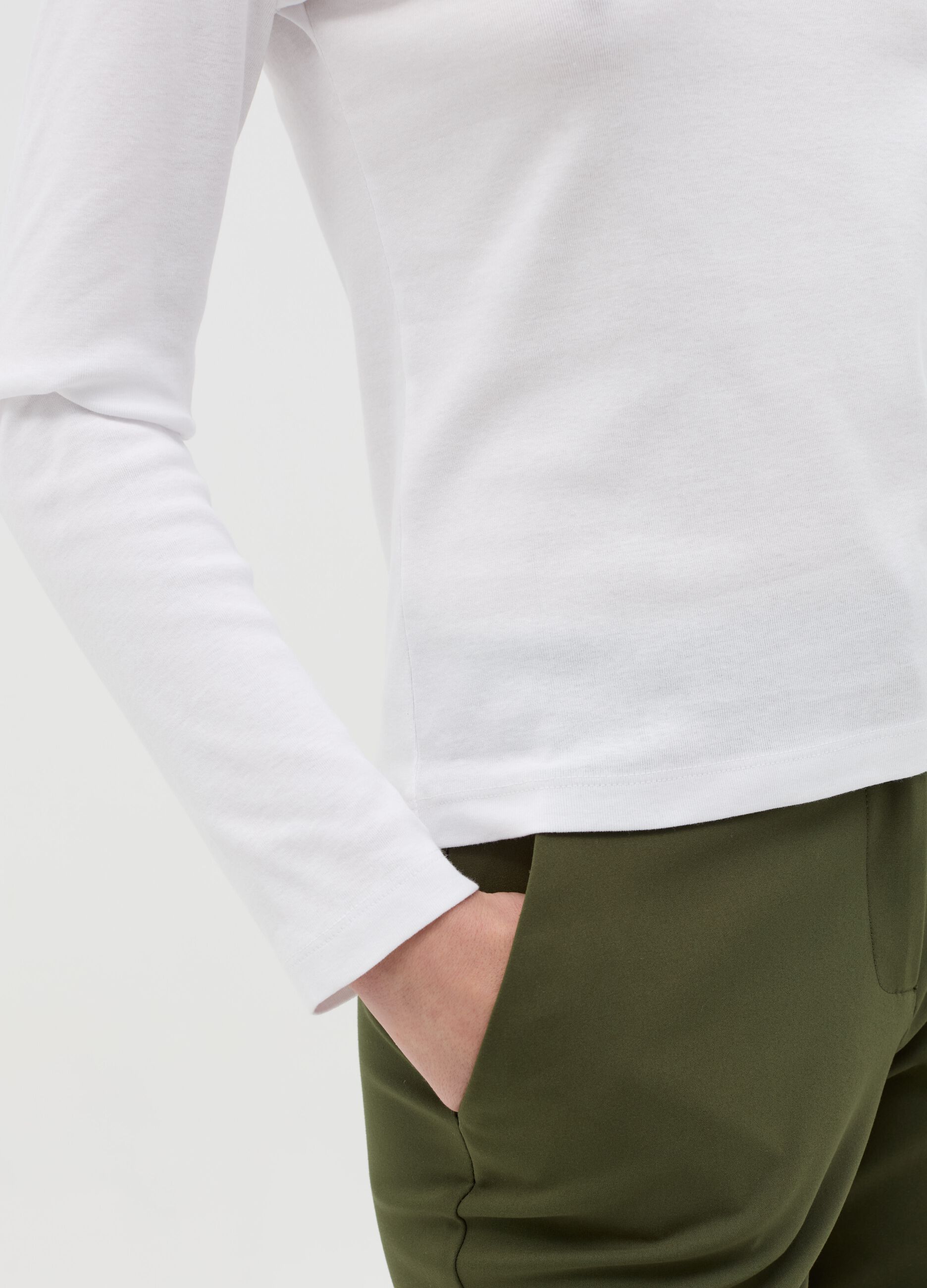 Long-sleeved T-shirt with round neck