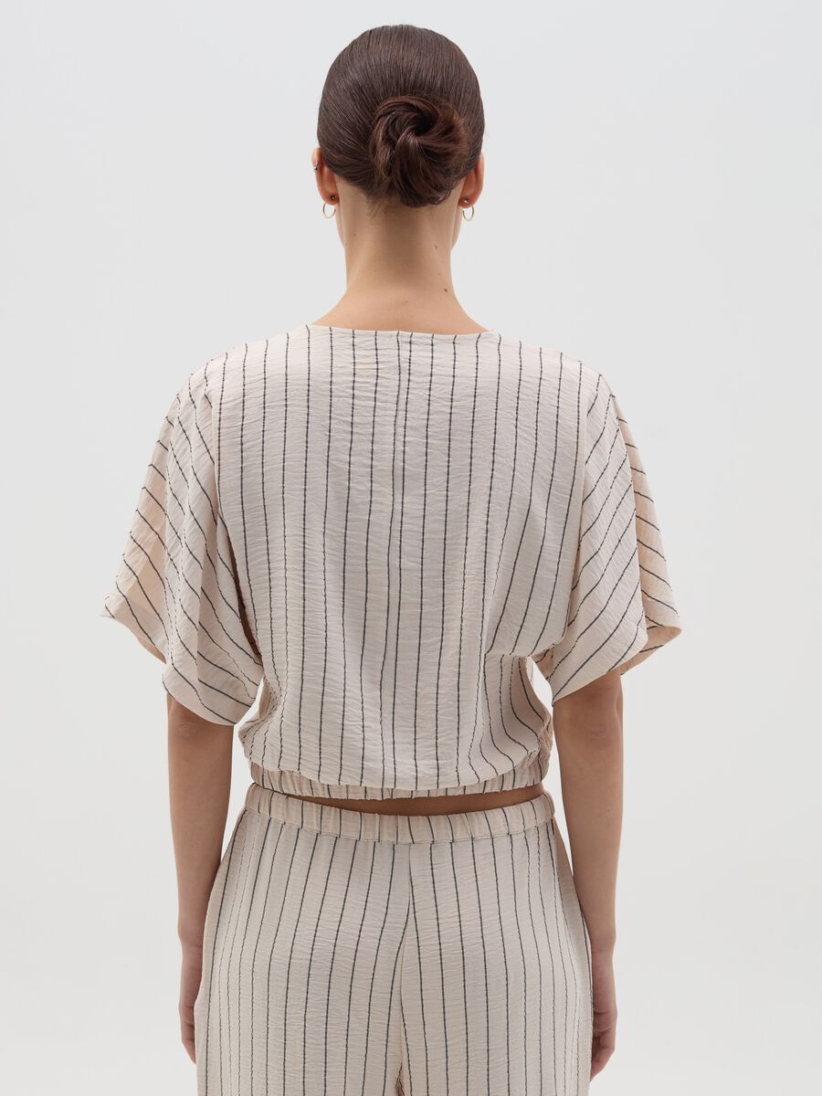 Short crossover beige shirt with stripes_3
