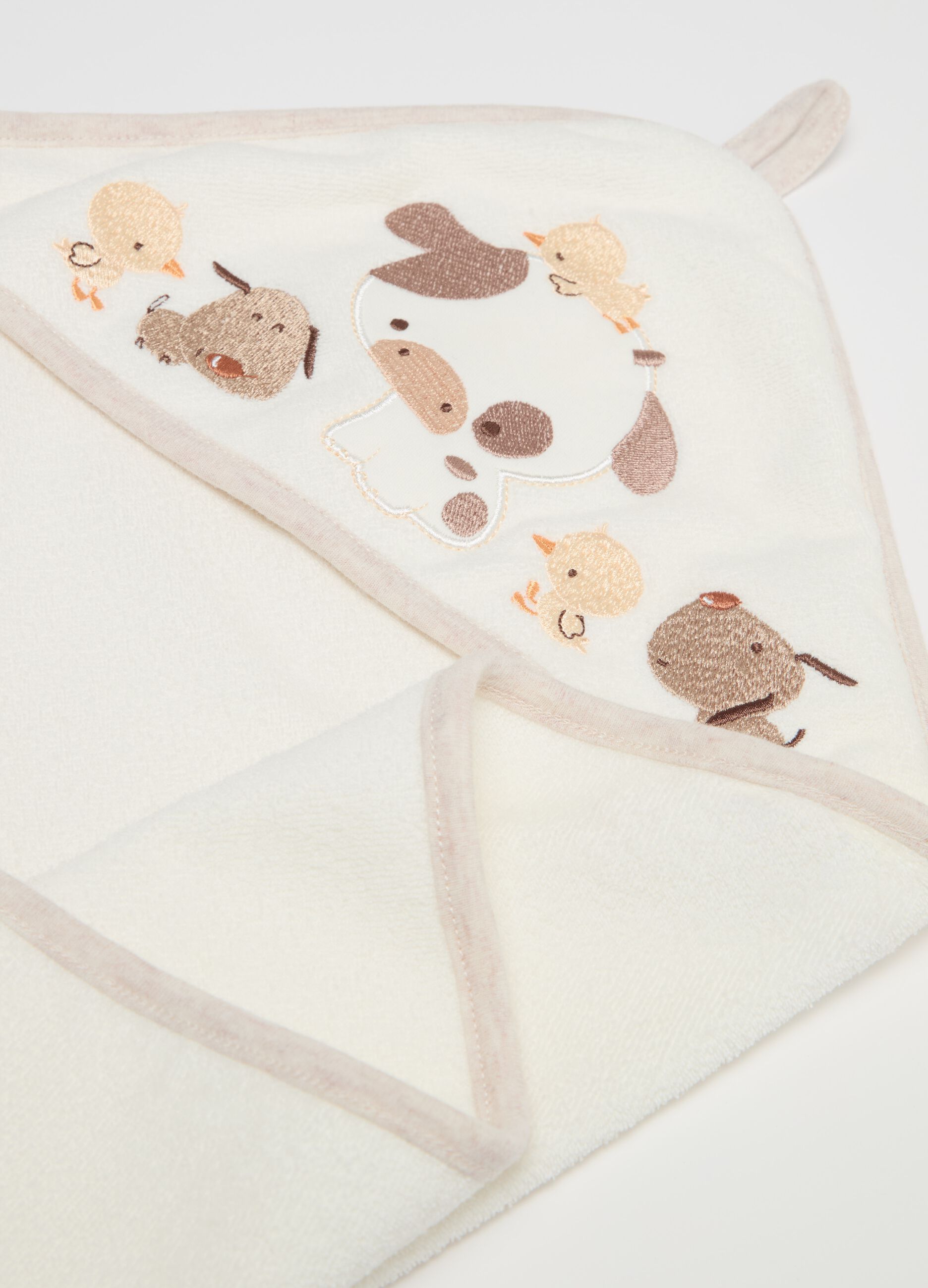 Bathrobe embroidered with farm animals
