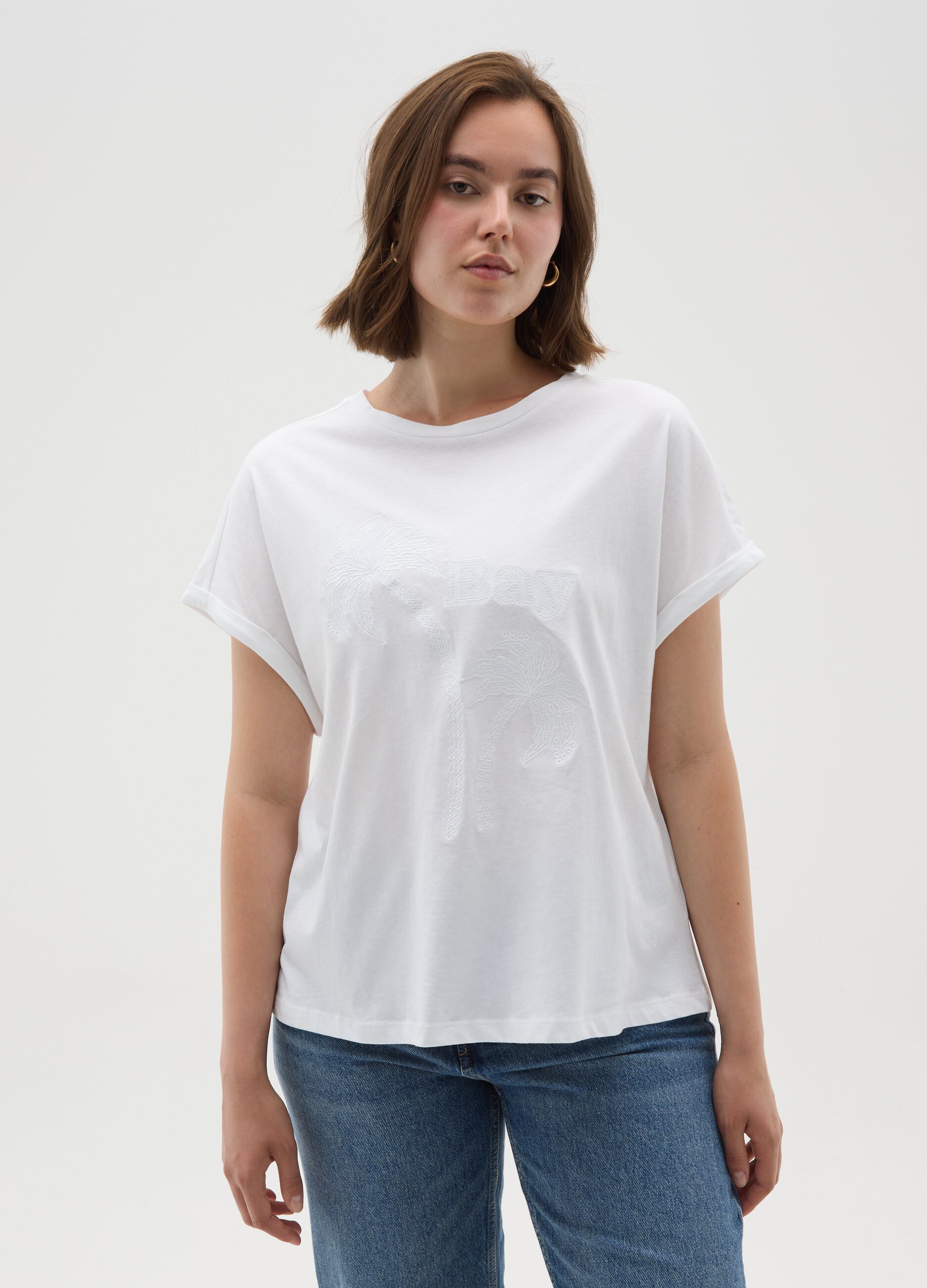 T-shirt da donna in puro cotone bianca regular fit con ricamo