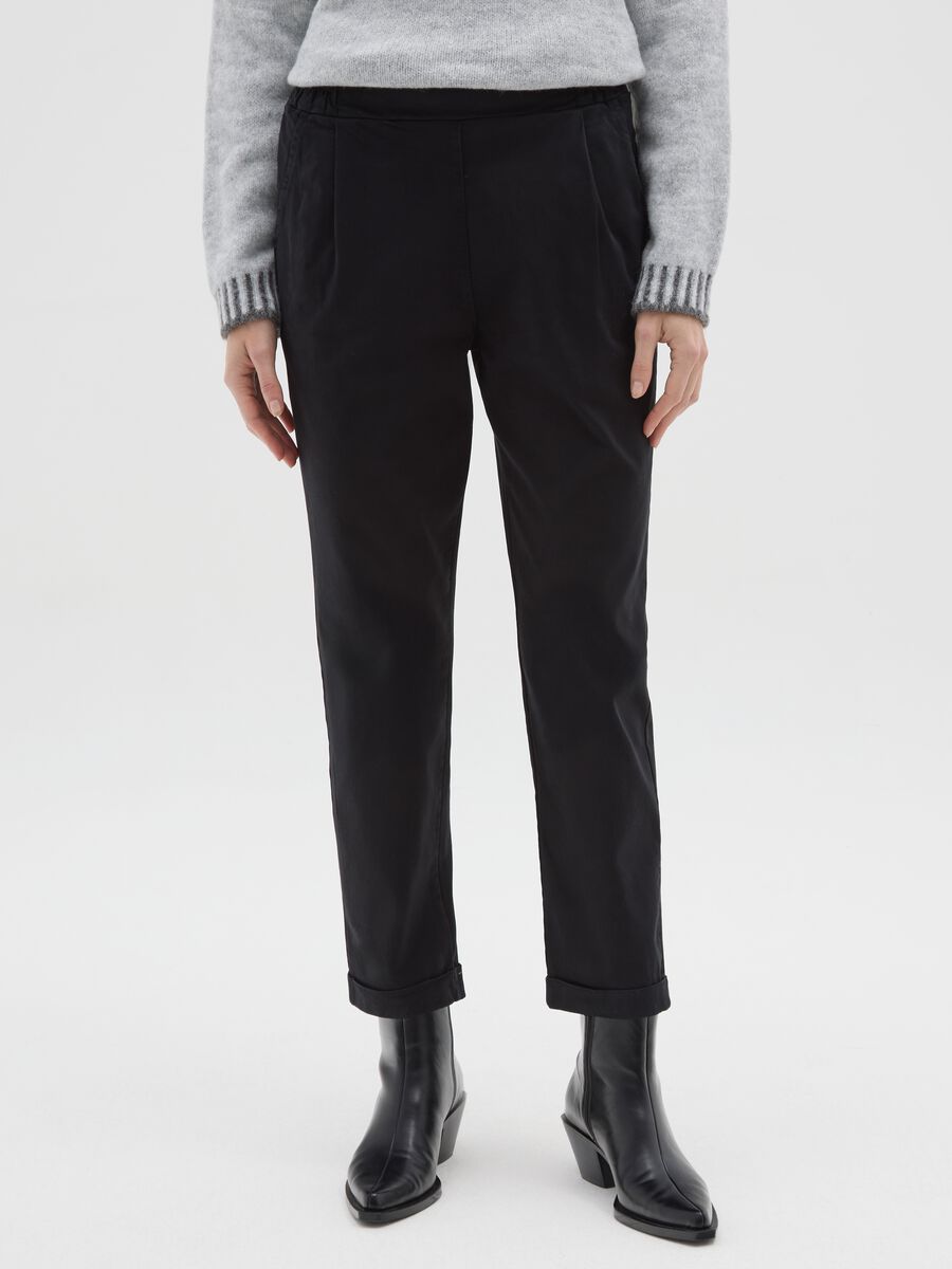 Pantaloni in cotone elasticizzato neri regular fit_1
