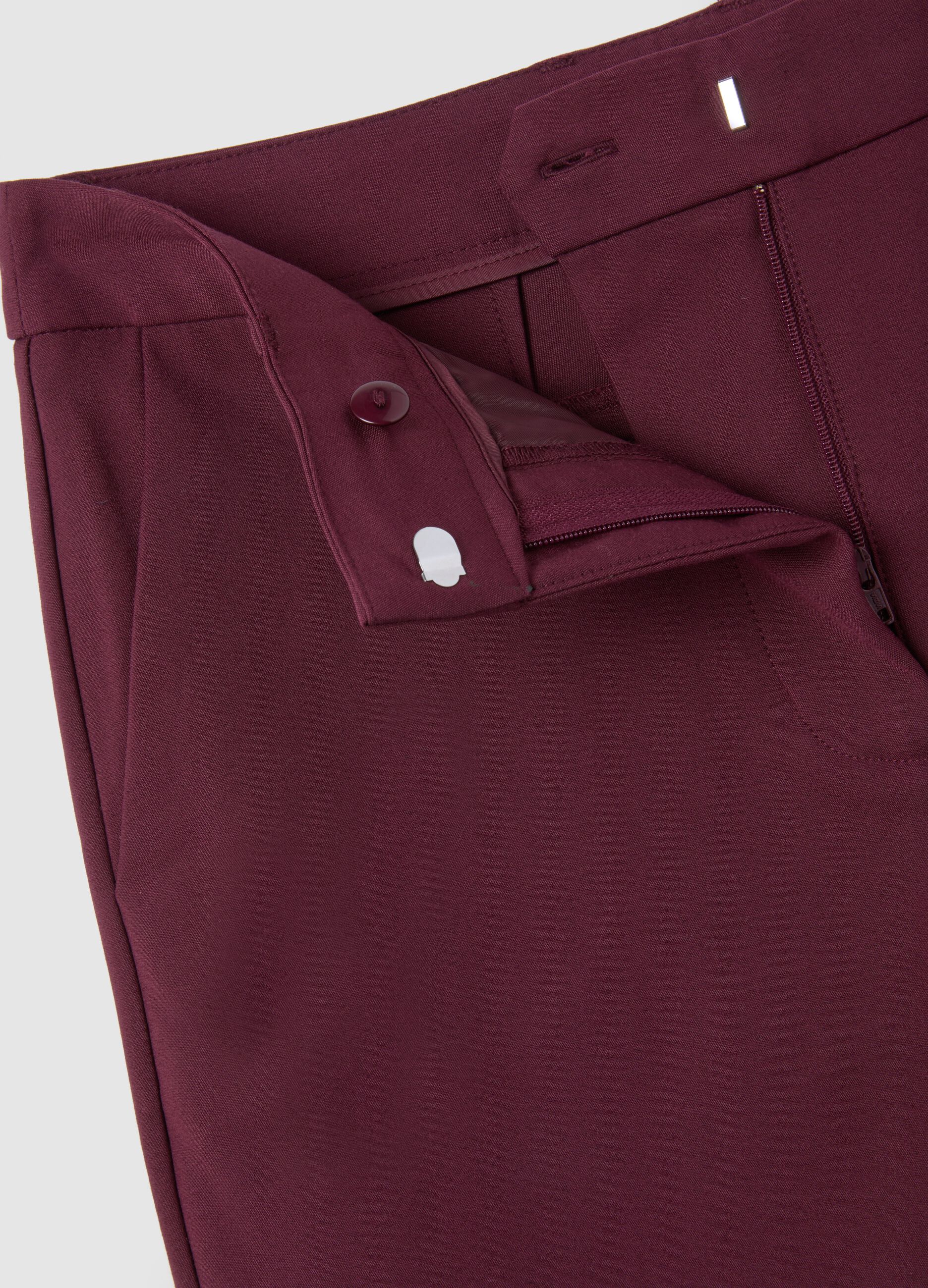 Slim violet trousers in stretchy fabric