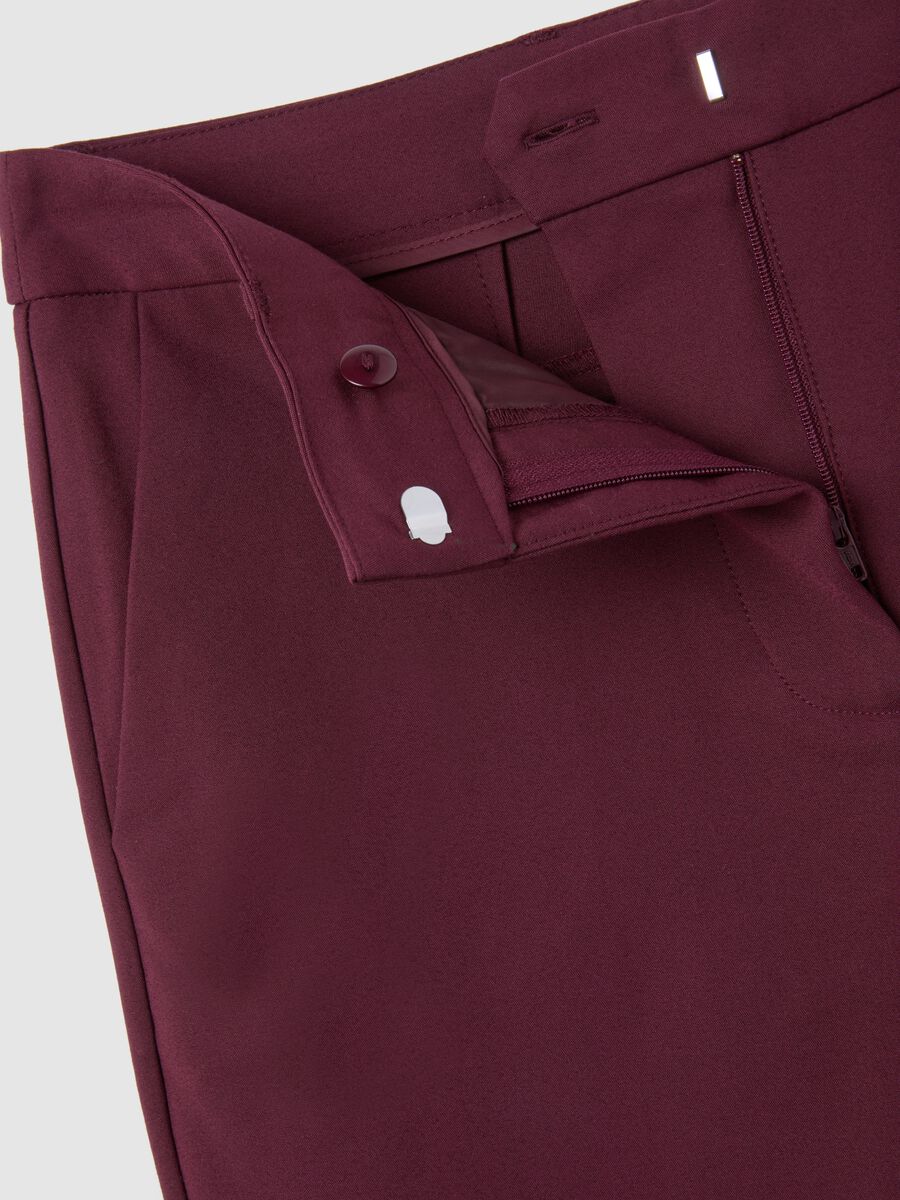 Slim violet trousers in stretchy fabric_5