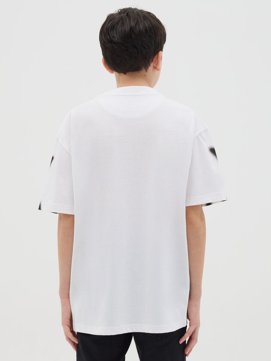 T-shirt in cotone con stampa fiamme "High Flame"_2